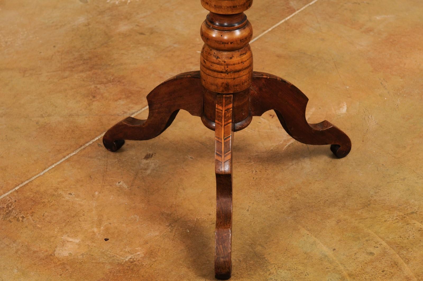 Italian 19th Century Center Table with Marquetry Décor and Turned Pedestal For Sale 8