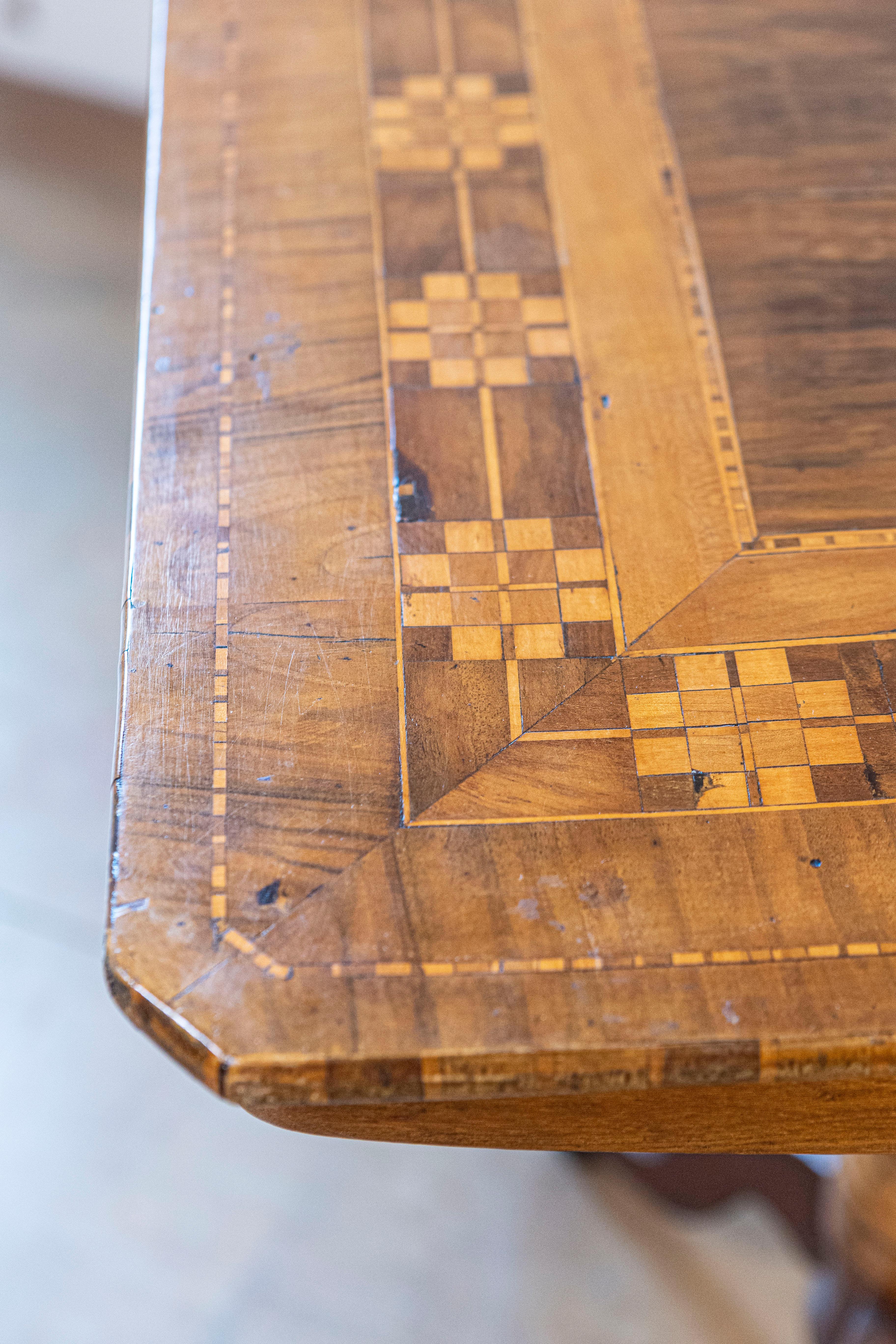 Birch Italian 19th Century Center Table with Marquetry Décor and Turned Pedestal For Sale