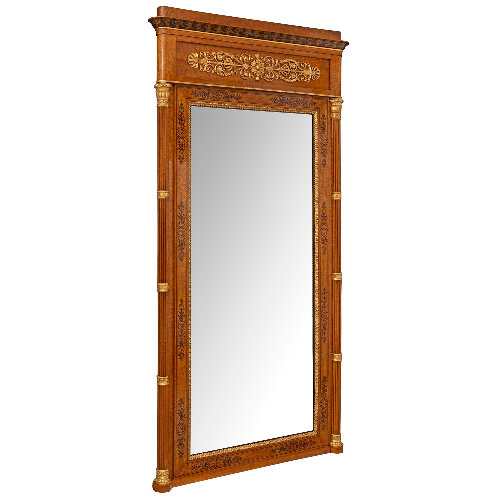 Italian 19th Century Charles X Period Walnut and Giltwood Mirror In Good Condition For Sale In West Palm Beach, FL
