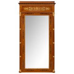 Miroir italien d'époque Charles X du 19ème siècle en noyer et bois doré