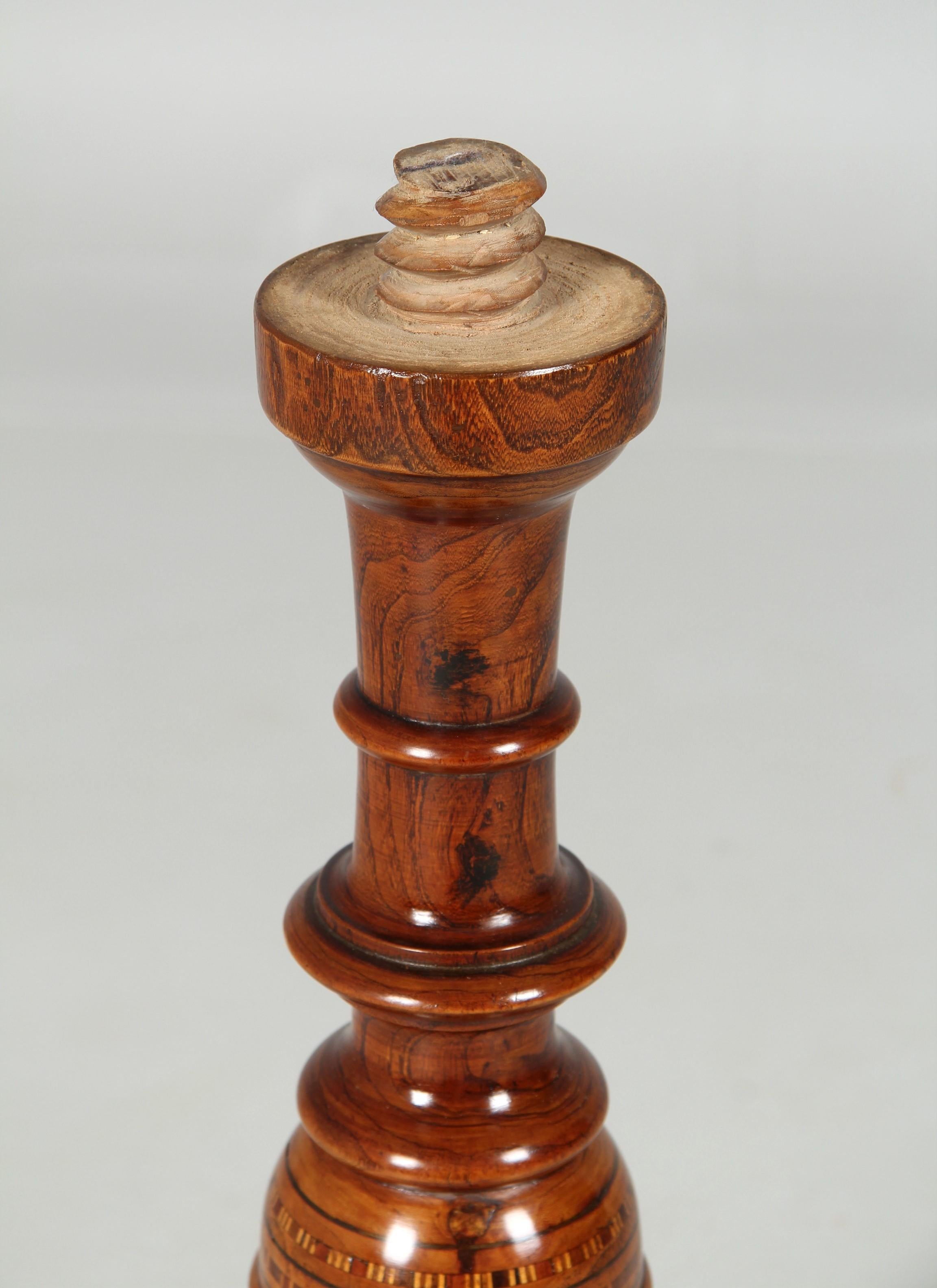 Italian 19th Century Chess Table with Marquetry 10