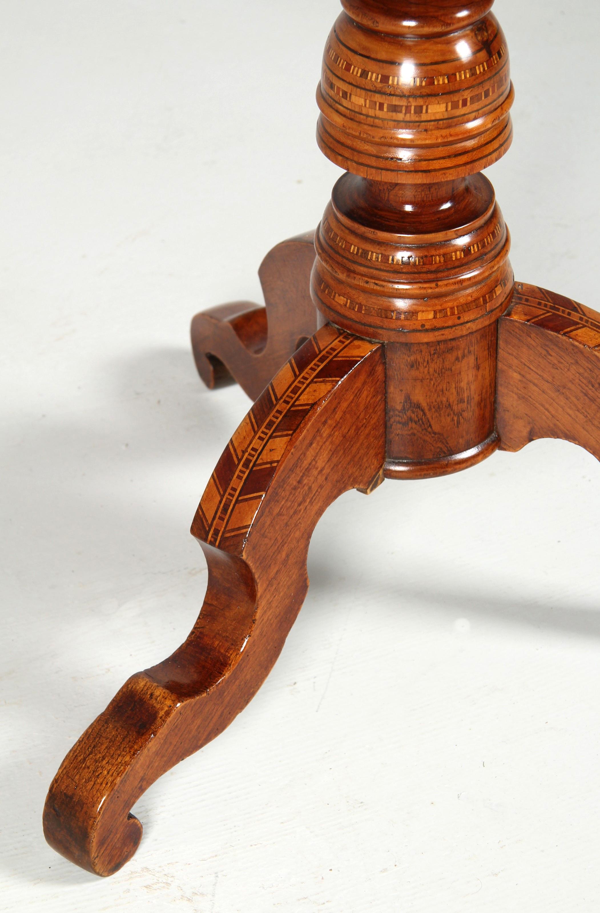 Italian 19th Century Chess Table with Marquetry 11