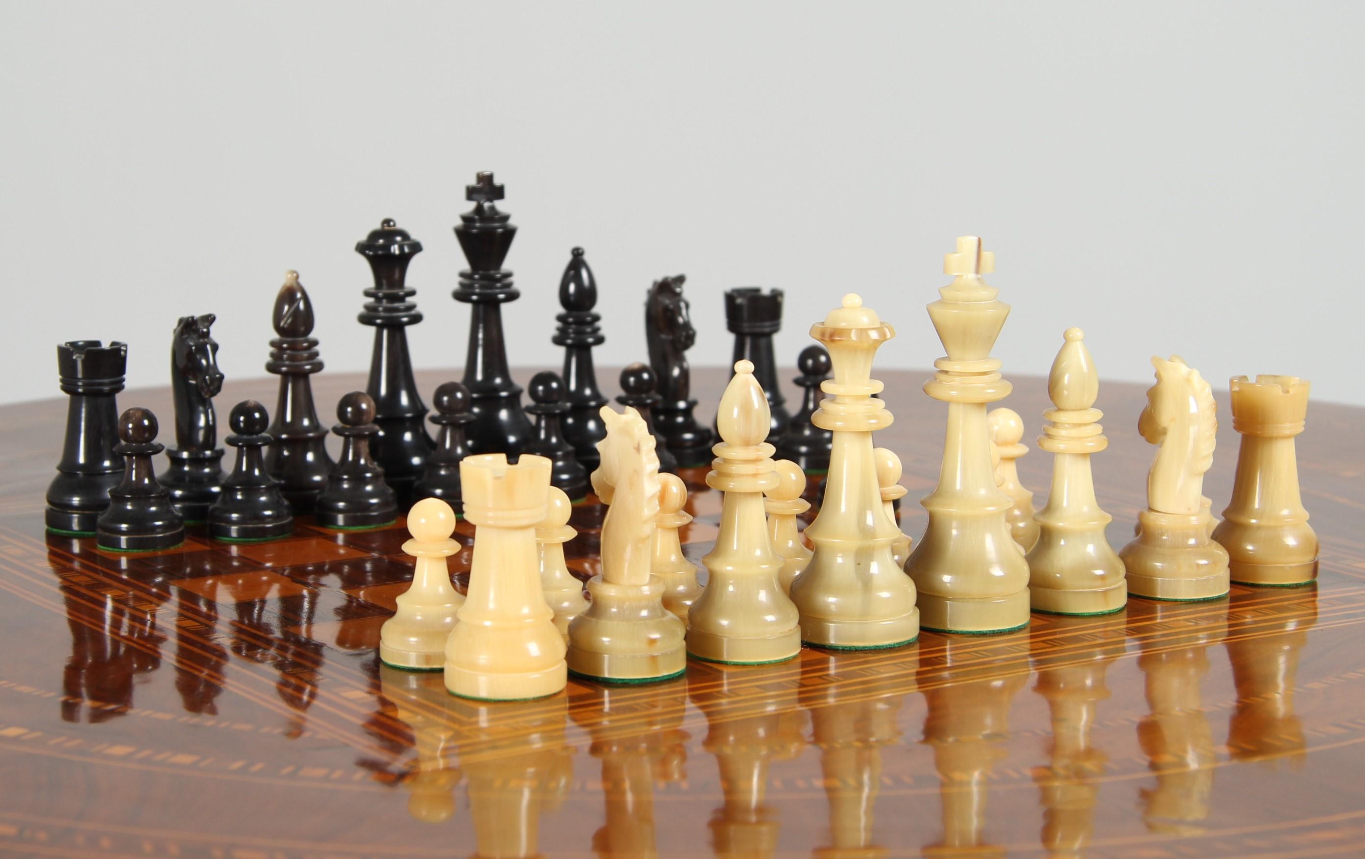 Italian 19th Century Chess Table with Marquetry 4