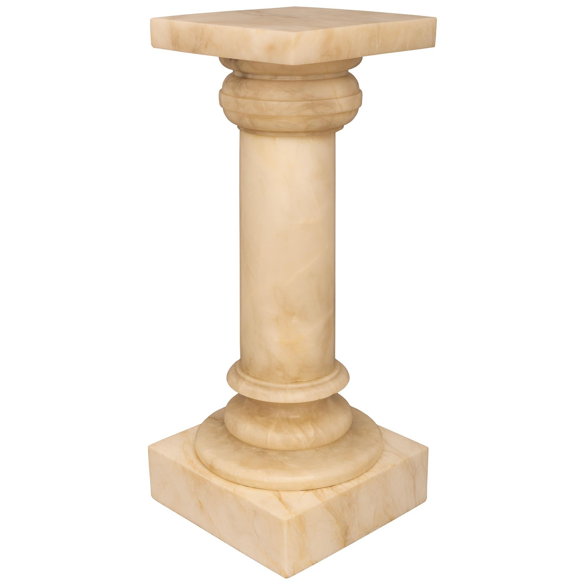 Italian 19th Century Cream Colored Alabaster Pedestal In Good Condition For Sale In West Palm Beach, FL