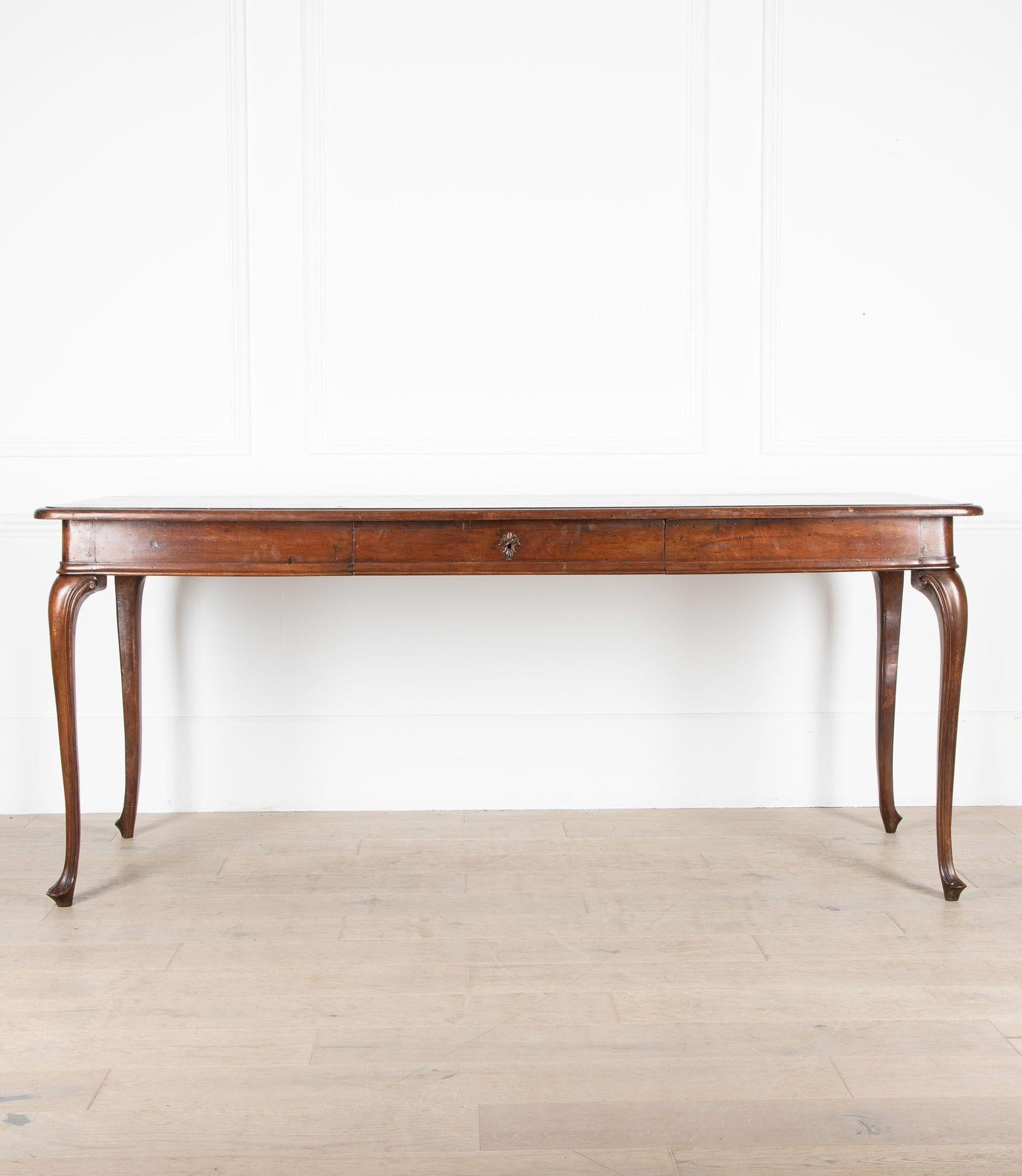 Elegant Italian 19th Century dining table from Bologna.
 
With sweeping tapered carved legs and decorative band to the top with drawer to one side.
 
Would also make a lovely console.
