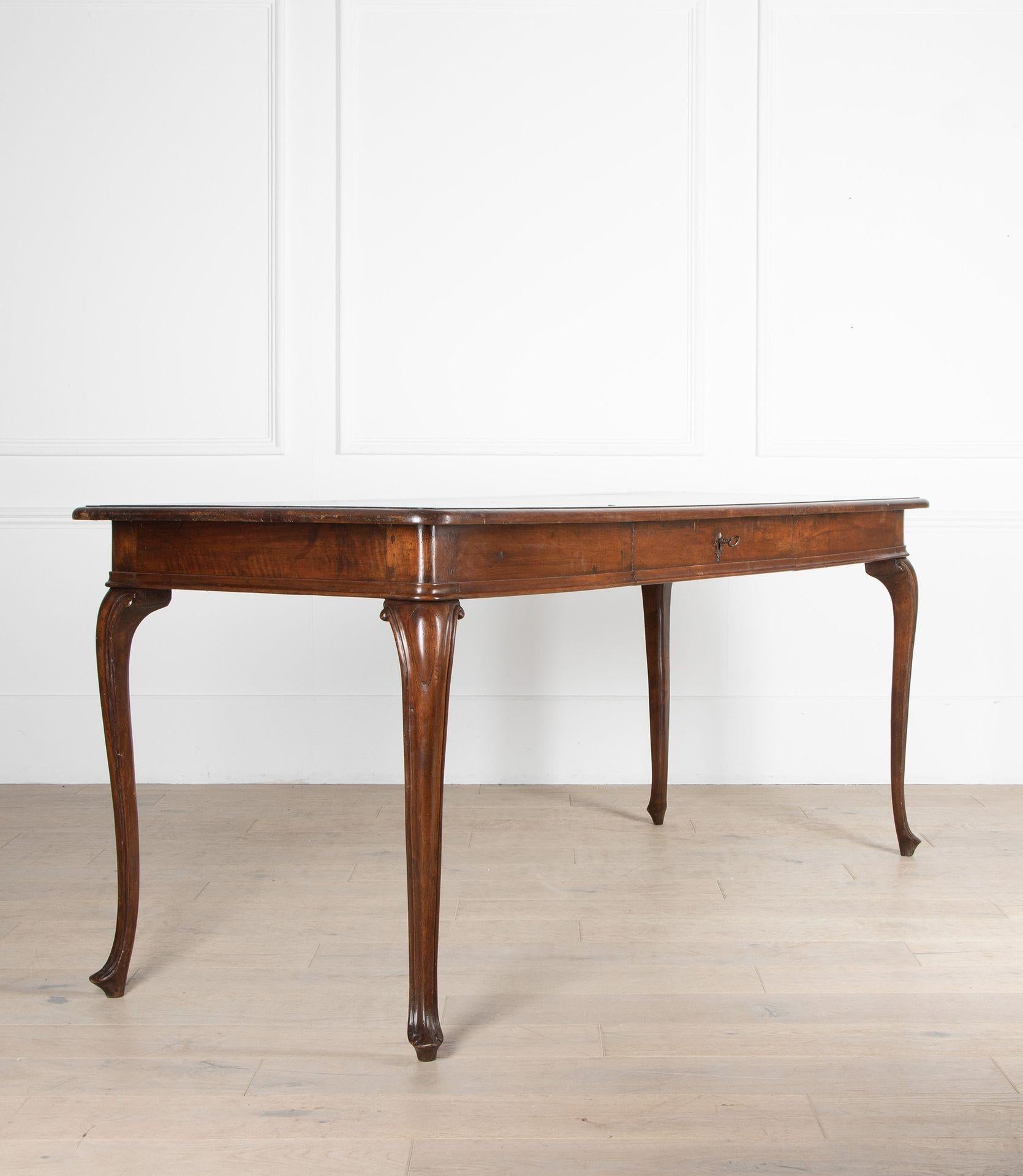 19th Century Italian Dining Table In Good Condition For Sale In Gloucestershire, GB