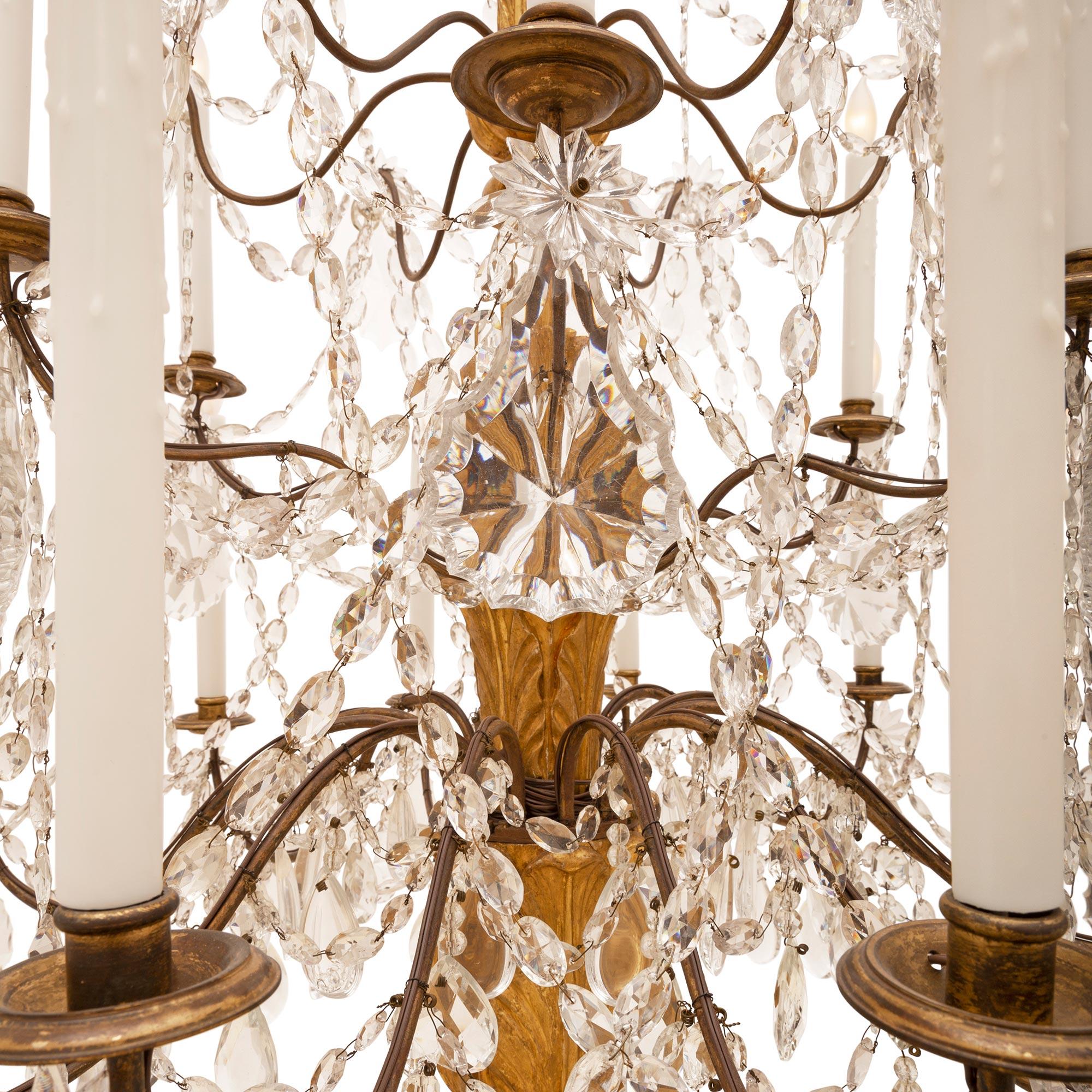 Italian 19th Century Eighteen-Light Giltwood and Crystal Chandelier In Good Condition For Sale In West Palm Beach, FL