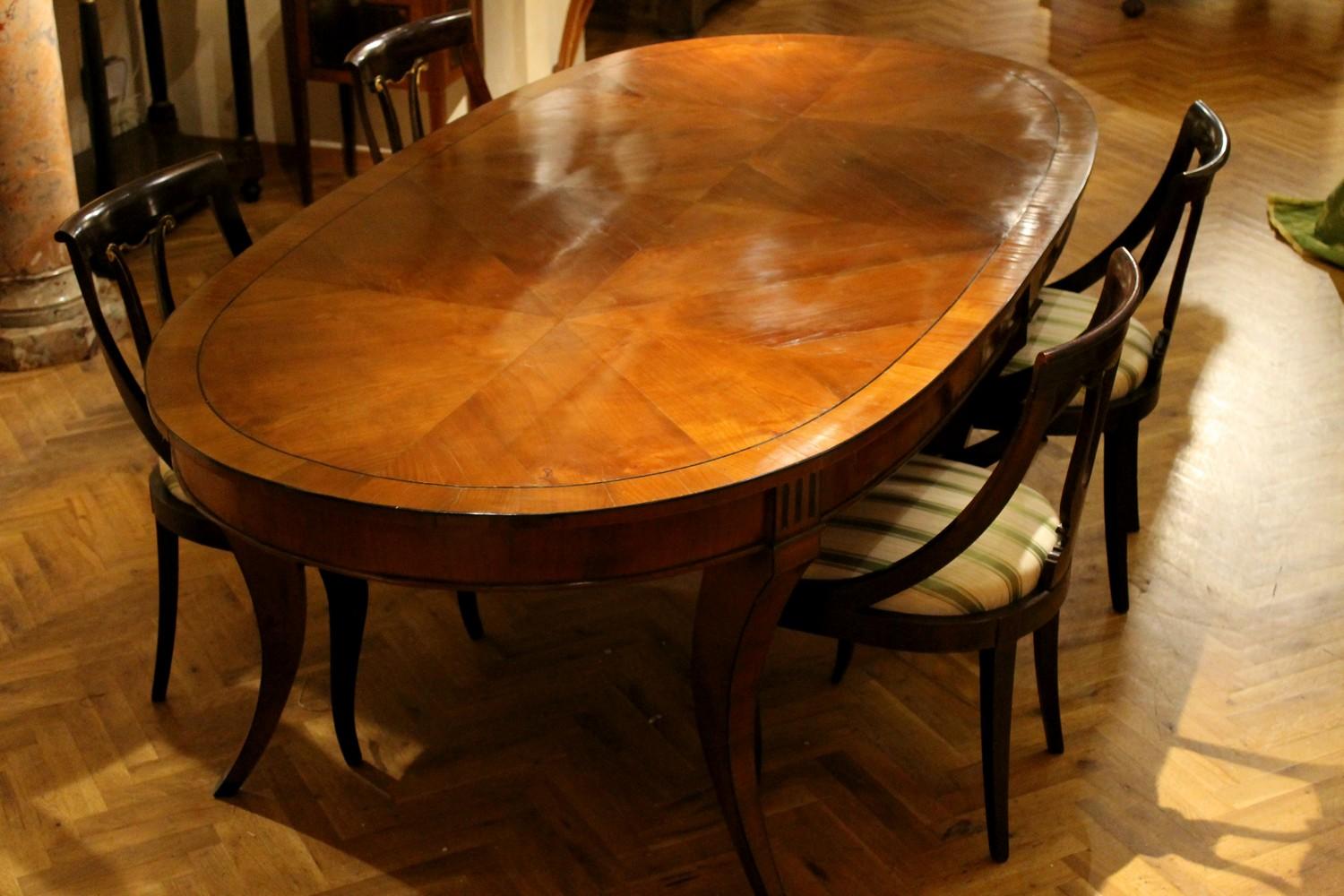 Italian Empire Style 19th Century Oval Cherrywood and Ebony Dining Room Table For Sale 1