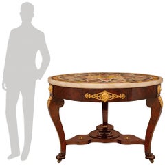 Tavolo da centro in mogano, ormolu e scagliola del XIX secolo, stile Impero.