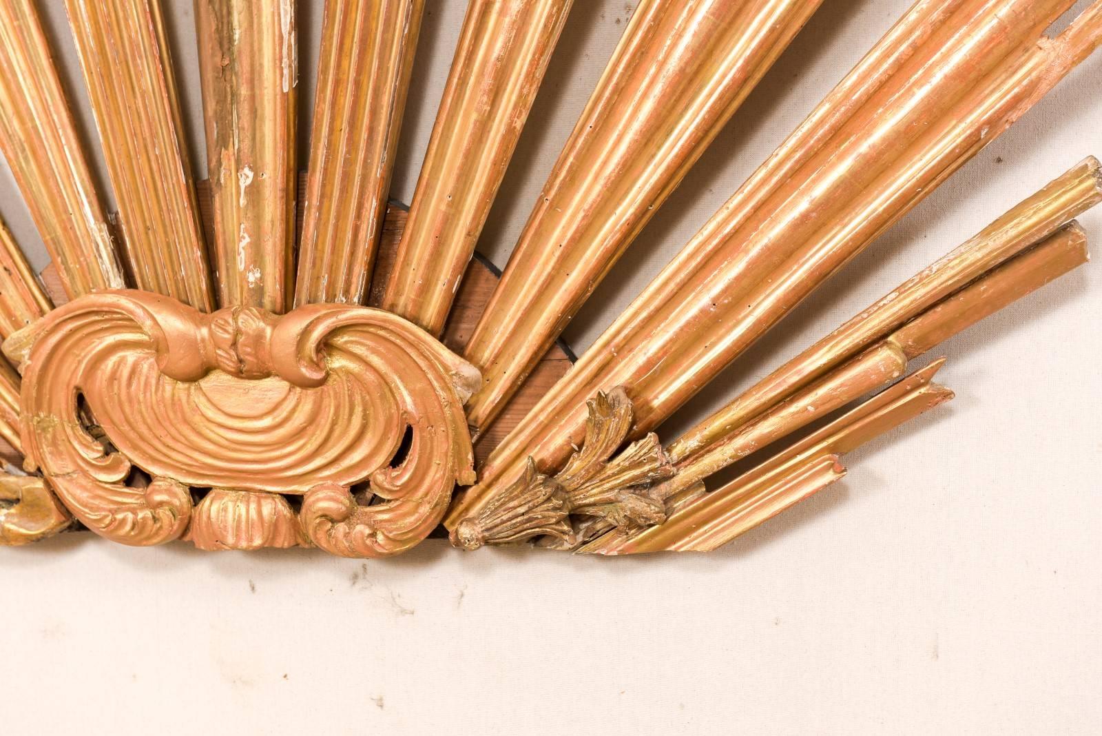 Italian 19th Century Exquisite Gilded Wood Large Sunburst Wall Ornament 4