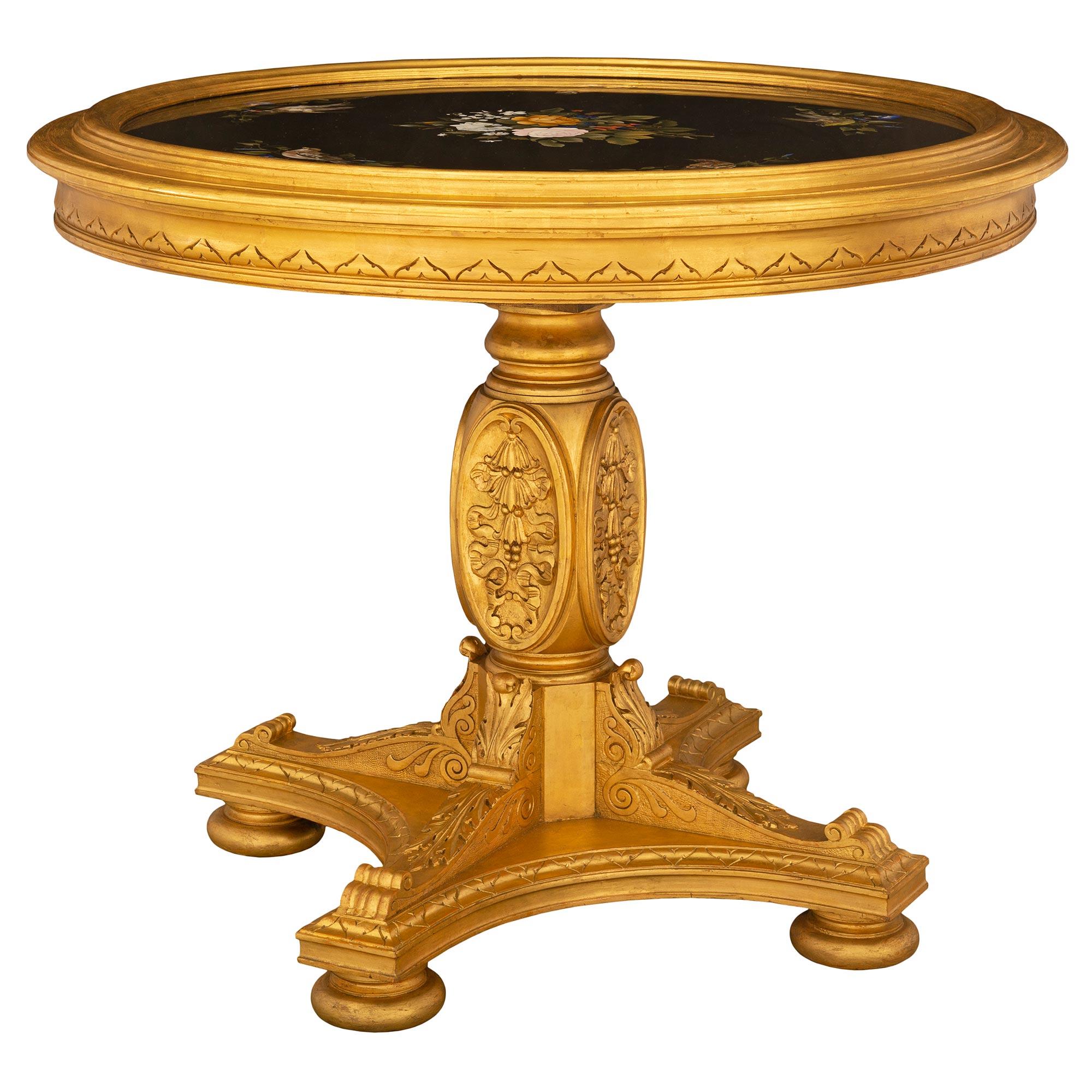 Table centrale italienne florentine du 19ème siècle en bois doré et Pietra Dura Bon état - En vente à West Palm Beach, FL