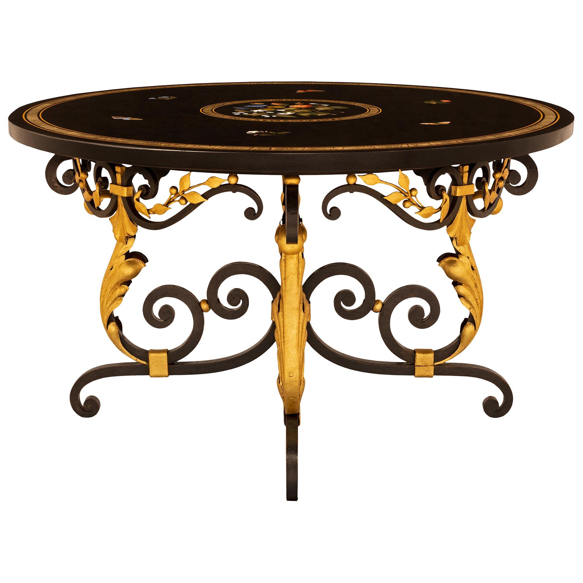 Doré Table florentine italienne du 19ème siècle en fer forgé, métal doré et marbre en vente