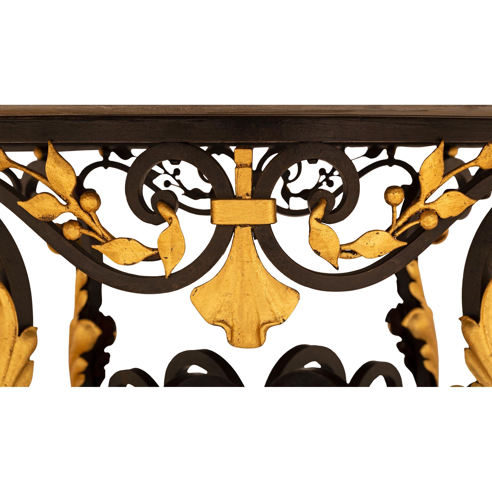 XIXe siècle Table florentine italienne du 19ème siècle en fer forgé, métal doré et marbre en vente