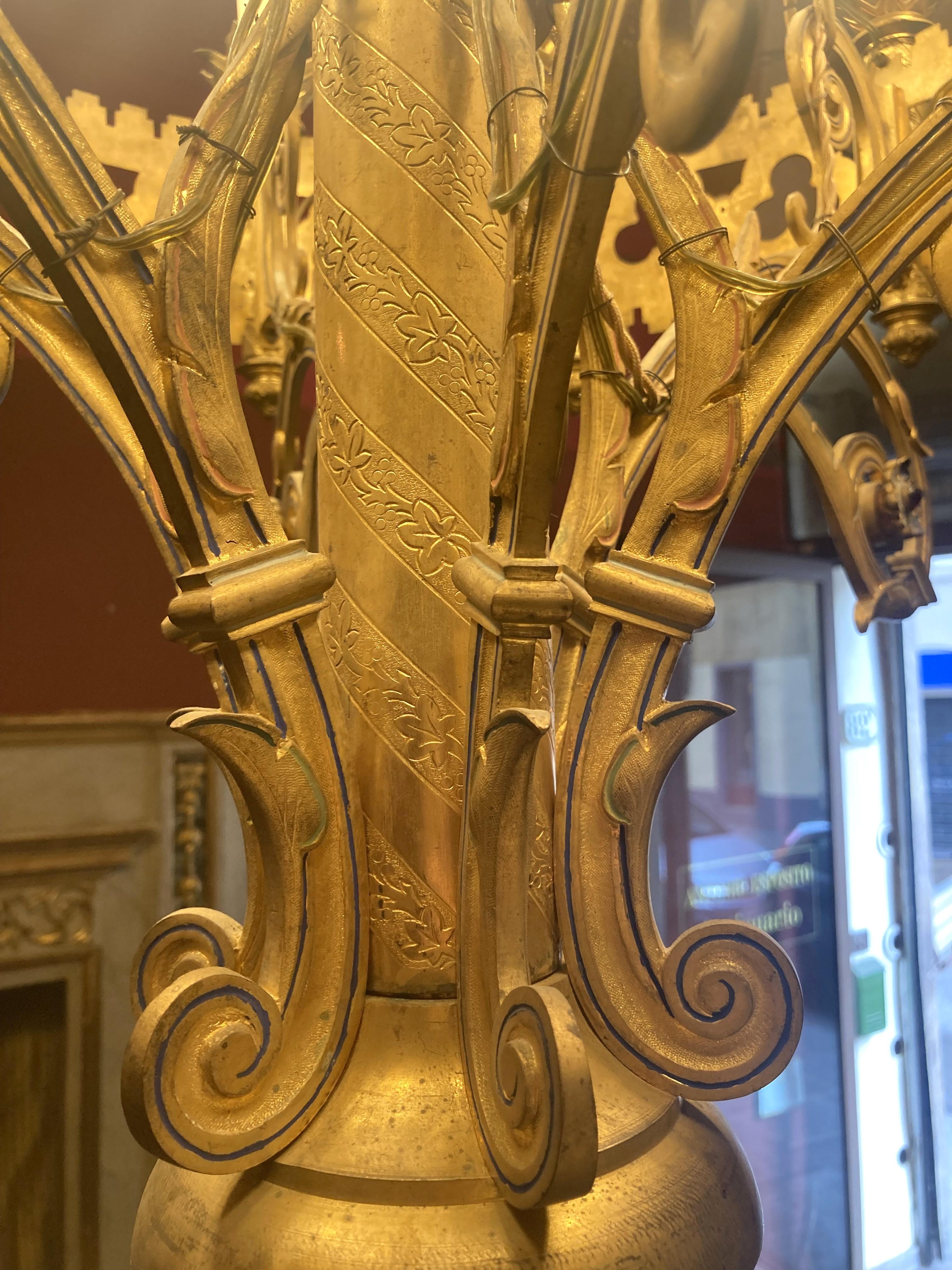 Italian 19th Century Gilt Bronze and Enameld Neo Gothic 12 Lighs Chandelier For Sale 3