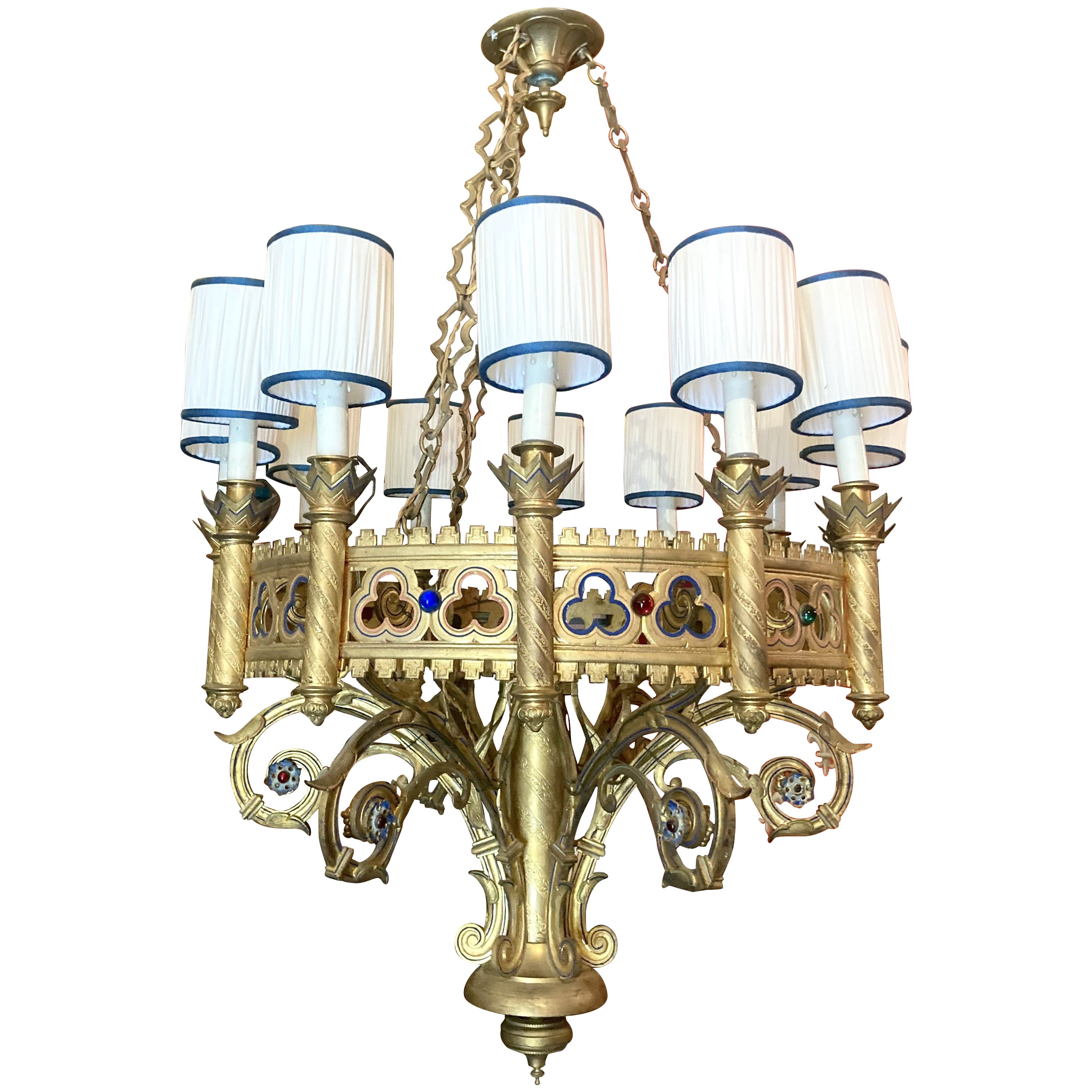 Lampadario italiano del XIX secolo in bronzo dorato e smaltato neogotico a 12 luci in vendita
