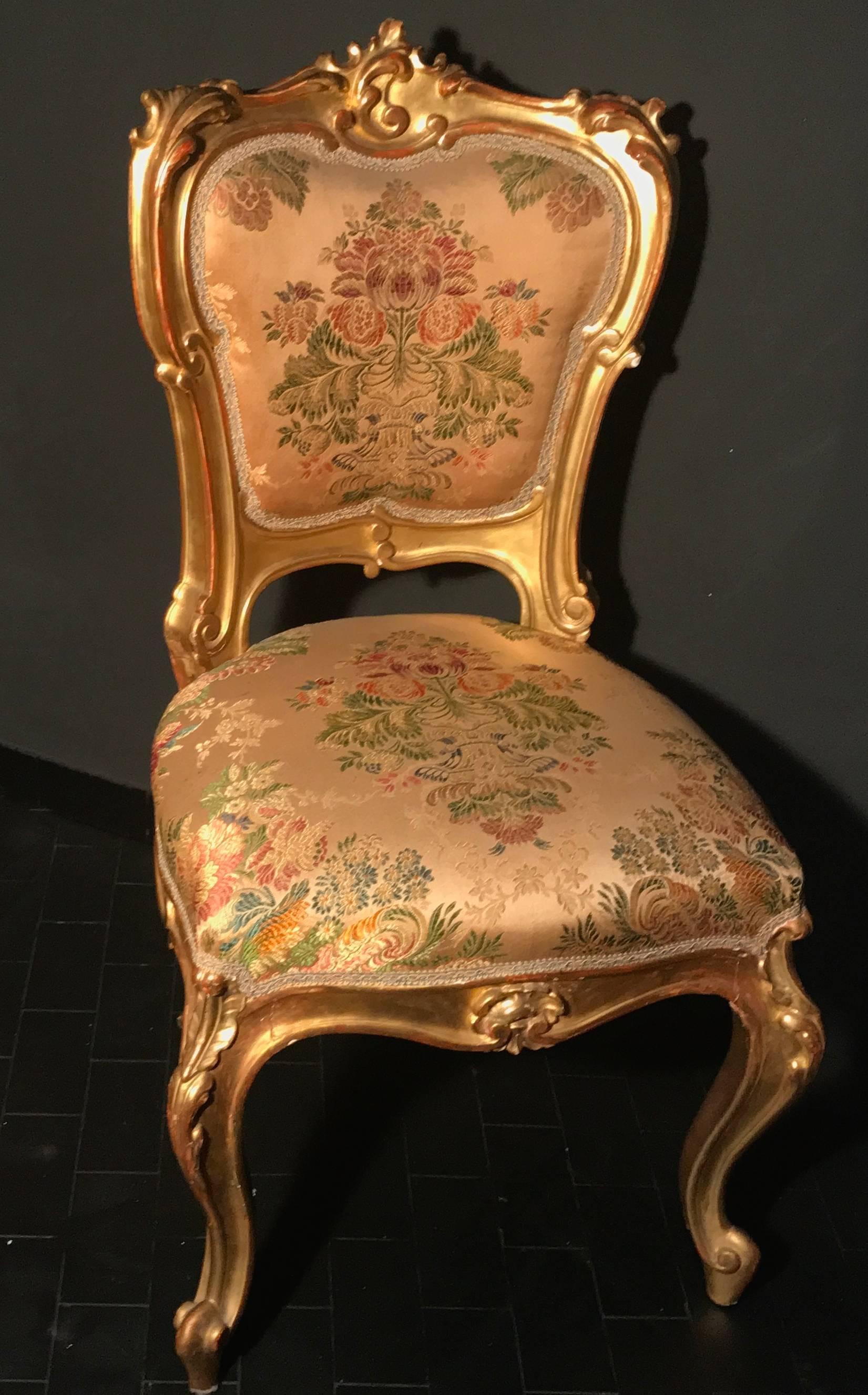 Italian 19th Century Gilt Living Room Suite with a Sofà and Pair of Armchairs For Sale 5