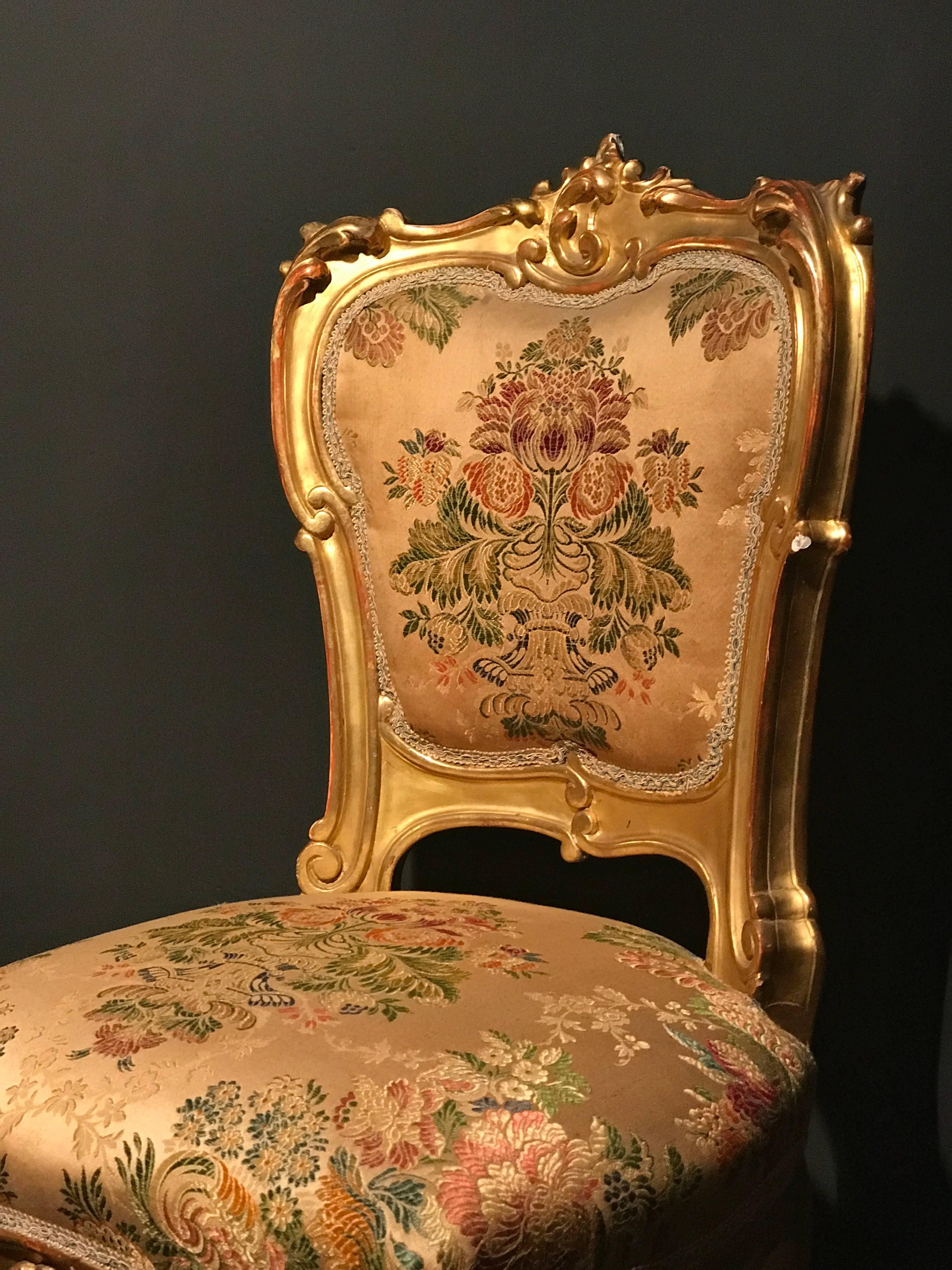 Italian 19th Century Gilt Living Room Suite with a Sofà and Pair of Armchairs For Sale 6