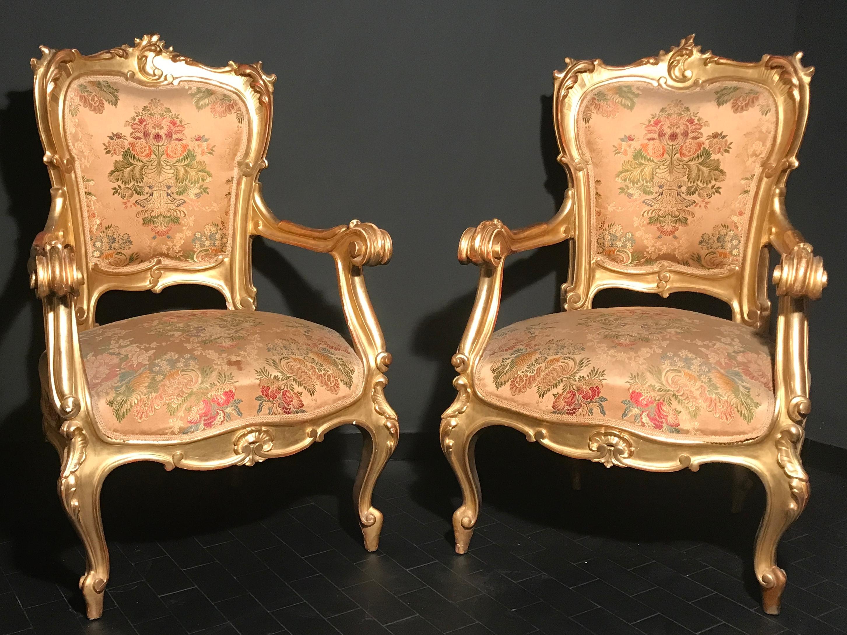 Conjunto italiano de salón dorado del siglo XIX con sofá y pareja de sillones en venta 8