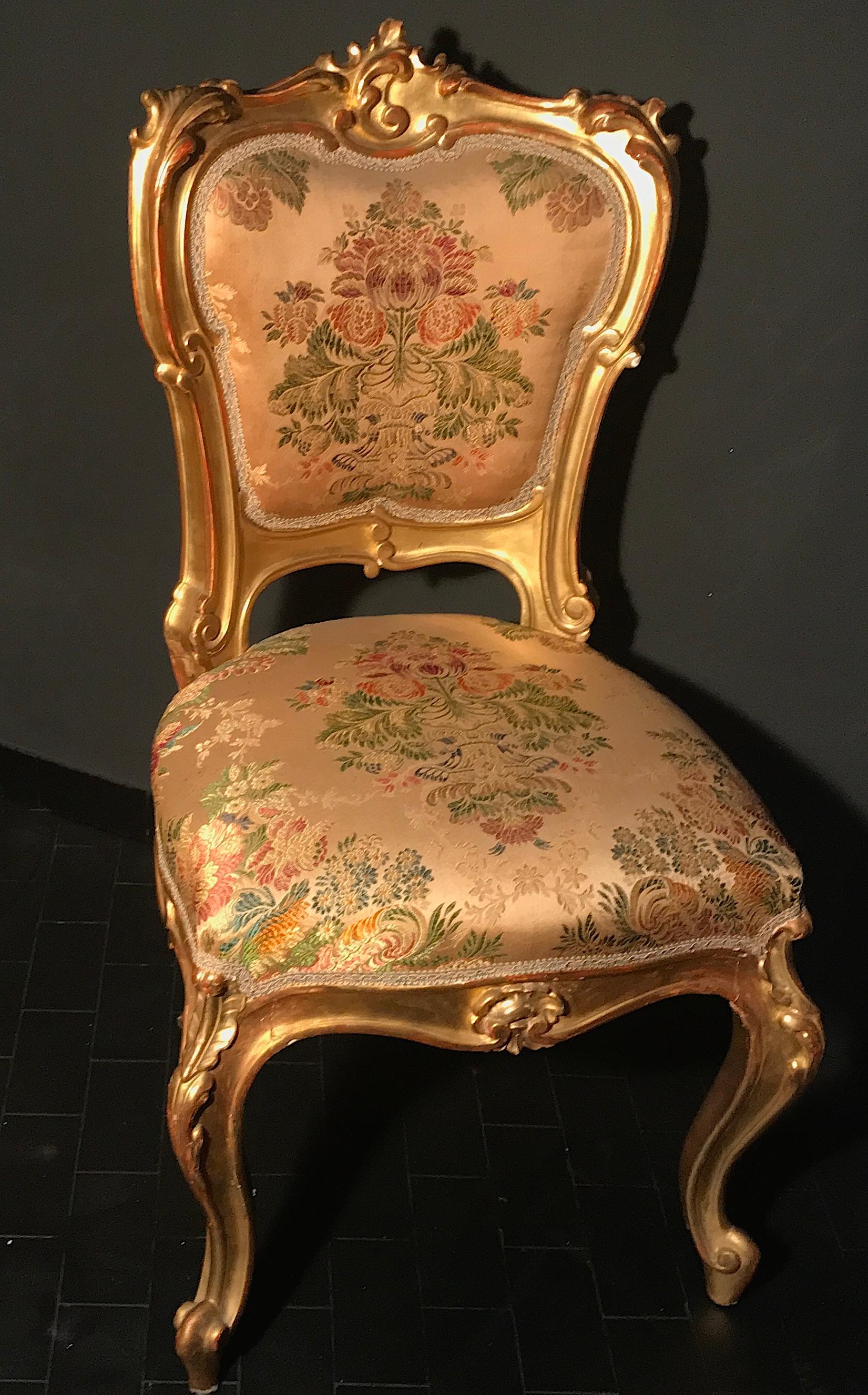 Conjunto italiano de salón dorado del siglo XIX con sofá y pareja de sillones en venta 10