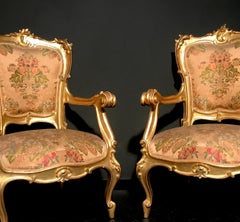 Ensemble de salon italien du XIXe siècle en vermeil comprenant un canapé et une paire de fauteuils