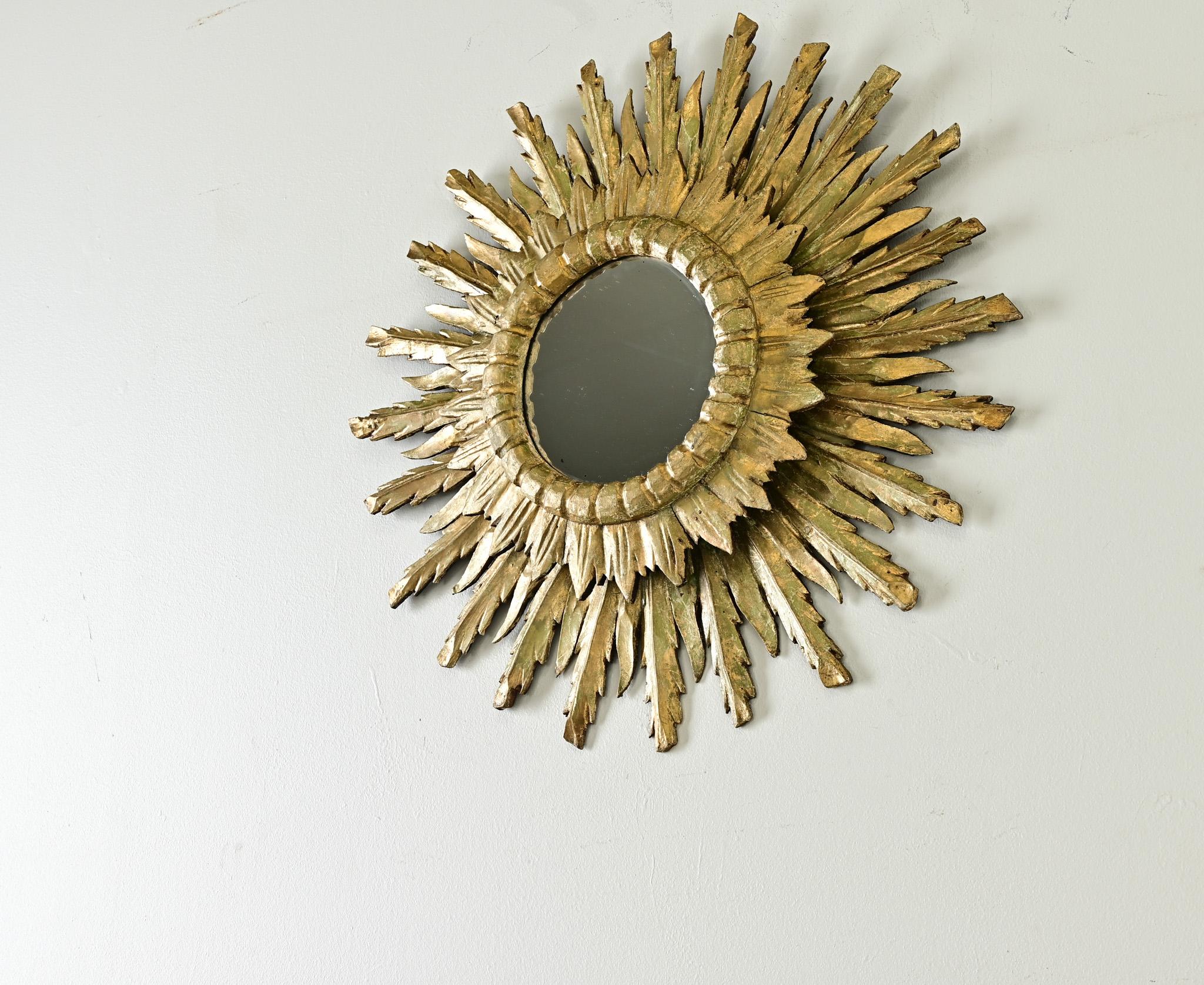 Miroir italien du 19ème siècle en forme d'étoile dorée Bon état - En vente à Baton Rouge, LA