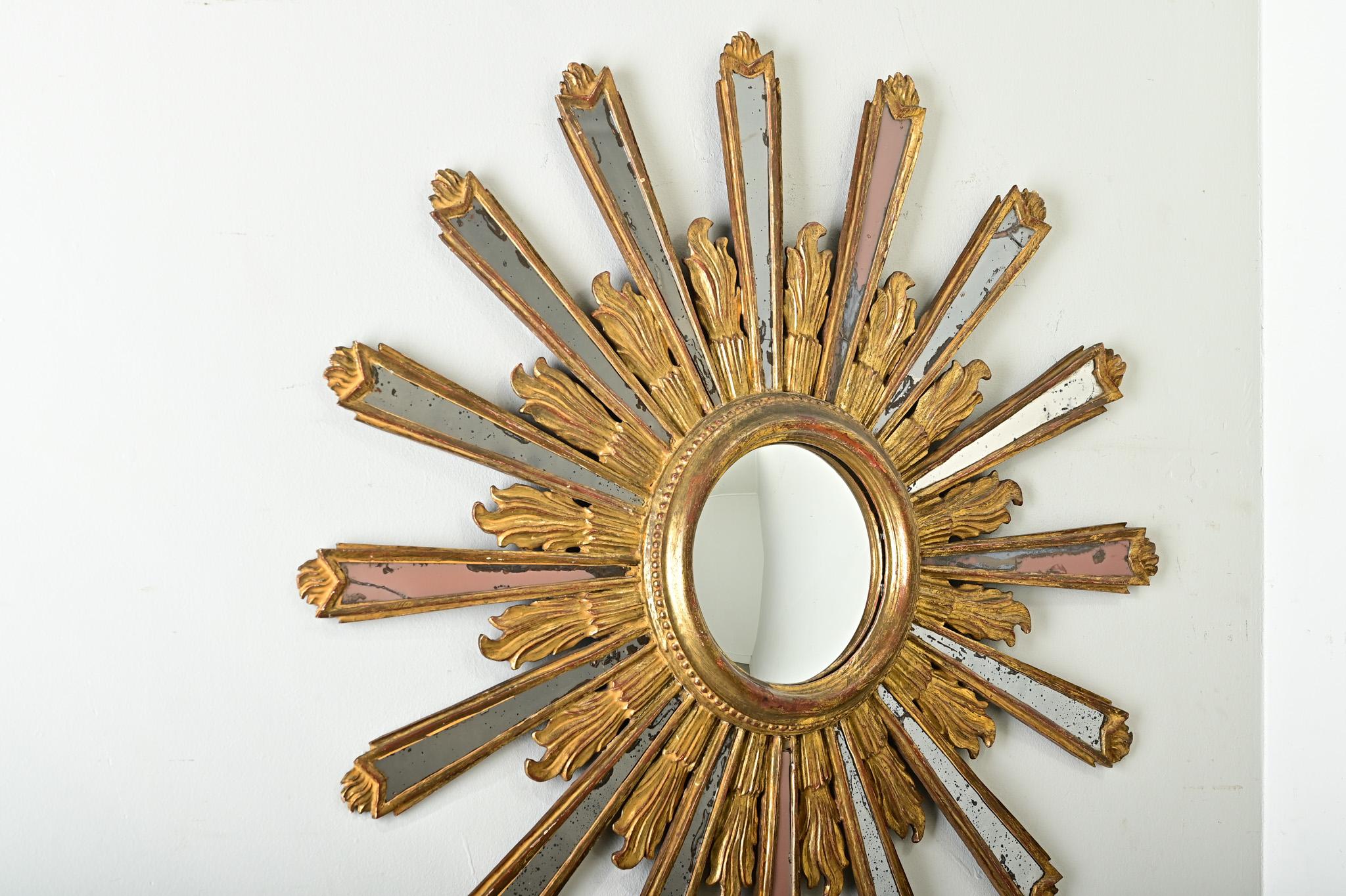 Miroir italien du 19ème siècle en forme d'étoile dorée Bon état - En vente à Baton Rouge, LA