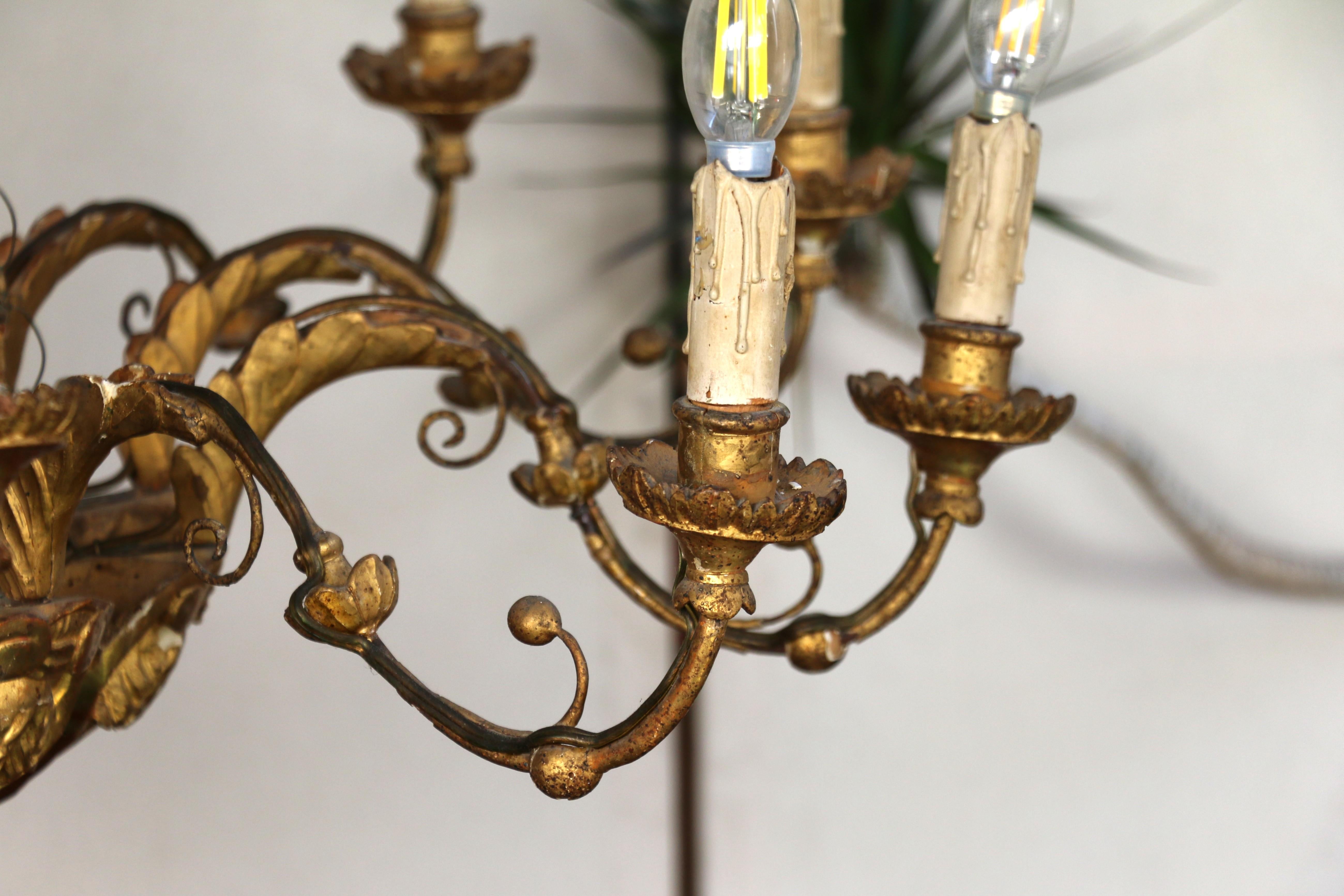 Lustre italien du 19e siècle en bois doré à 12 lumières en vente 5