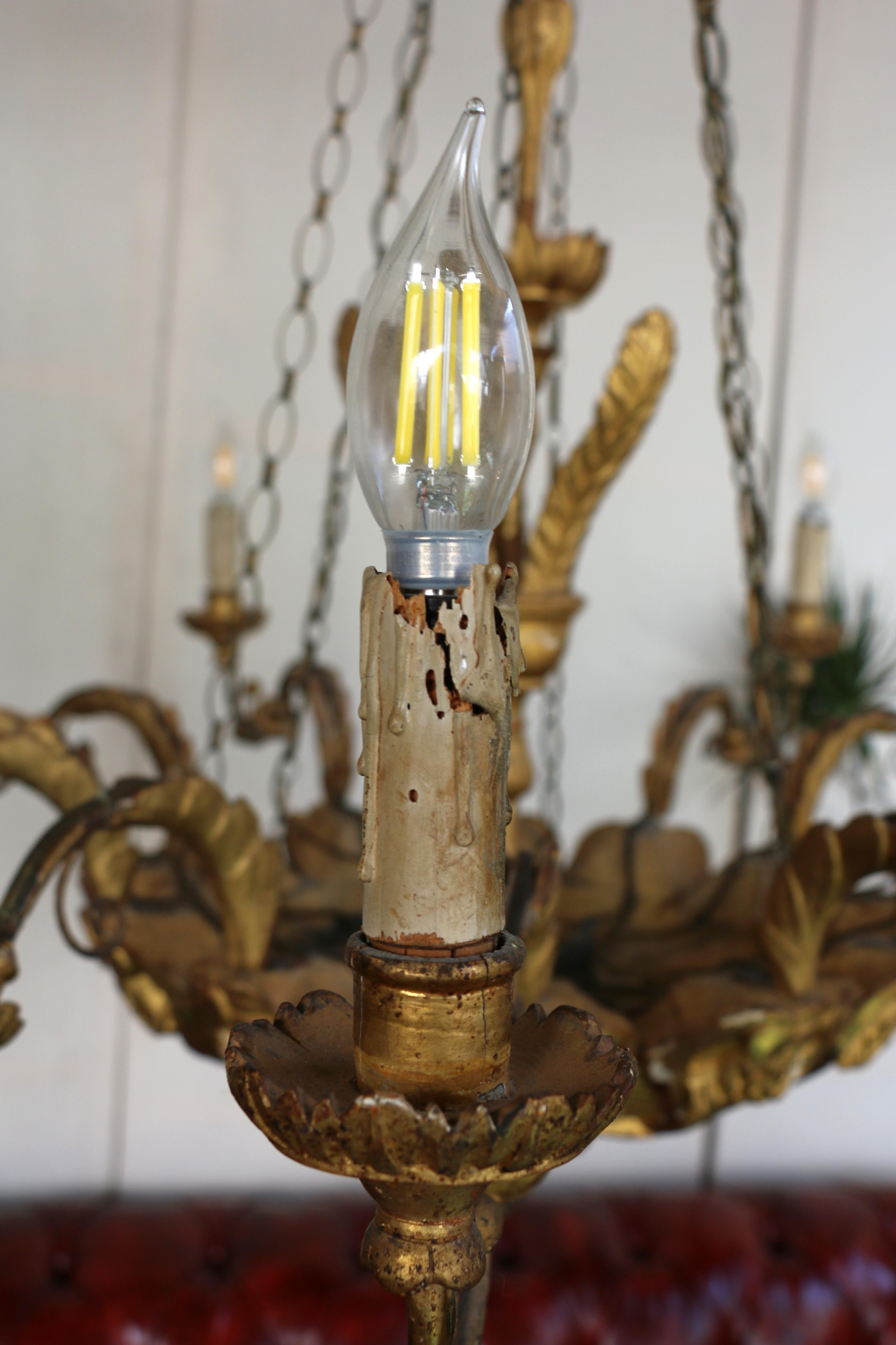Lustre italien du 19e siècle en bois doré à 12 lumières en vente 6