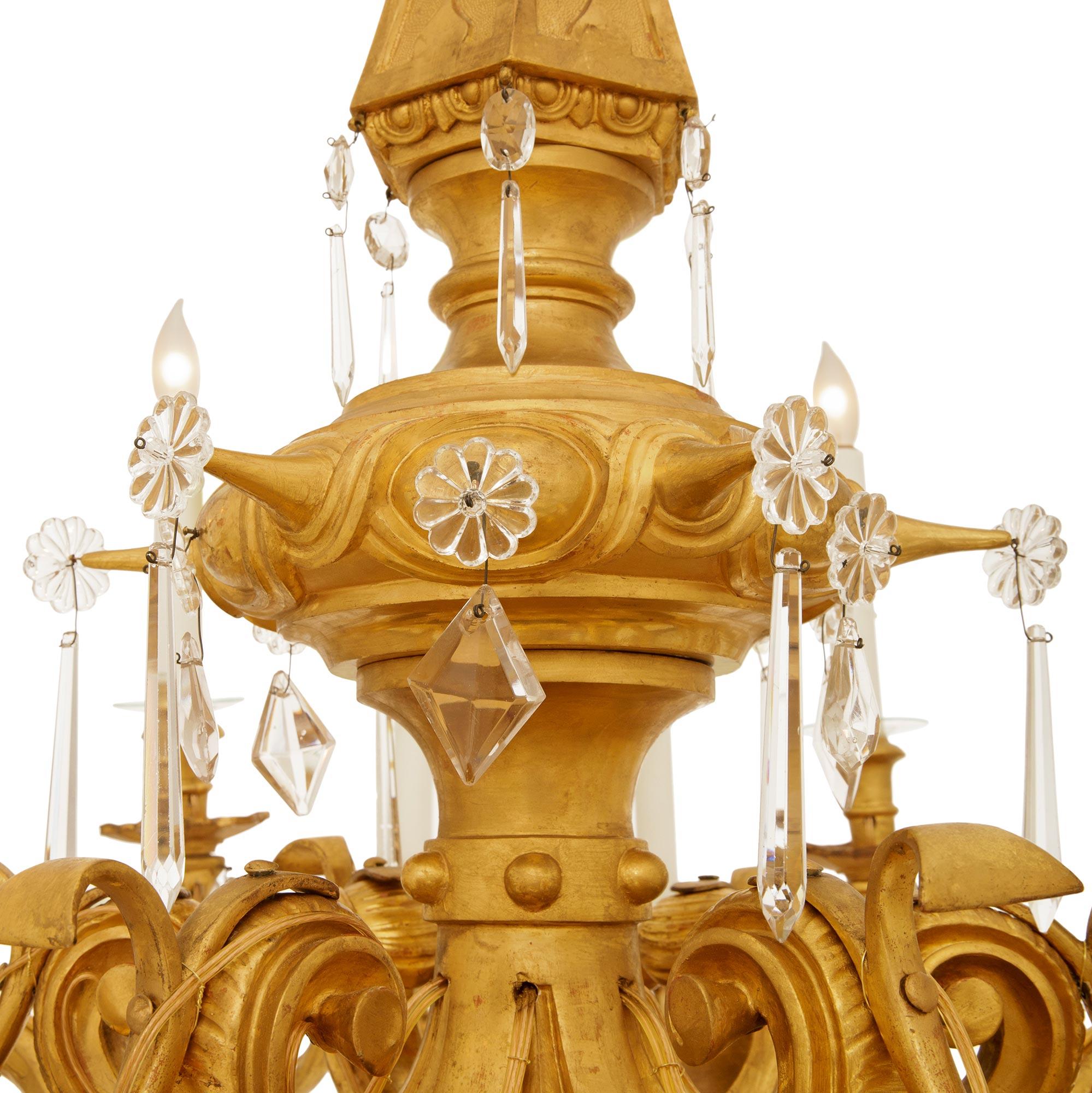Cristal Lustre italien du 19ème siècle en bois doré et cristal en vente