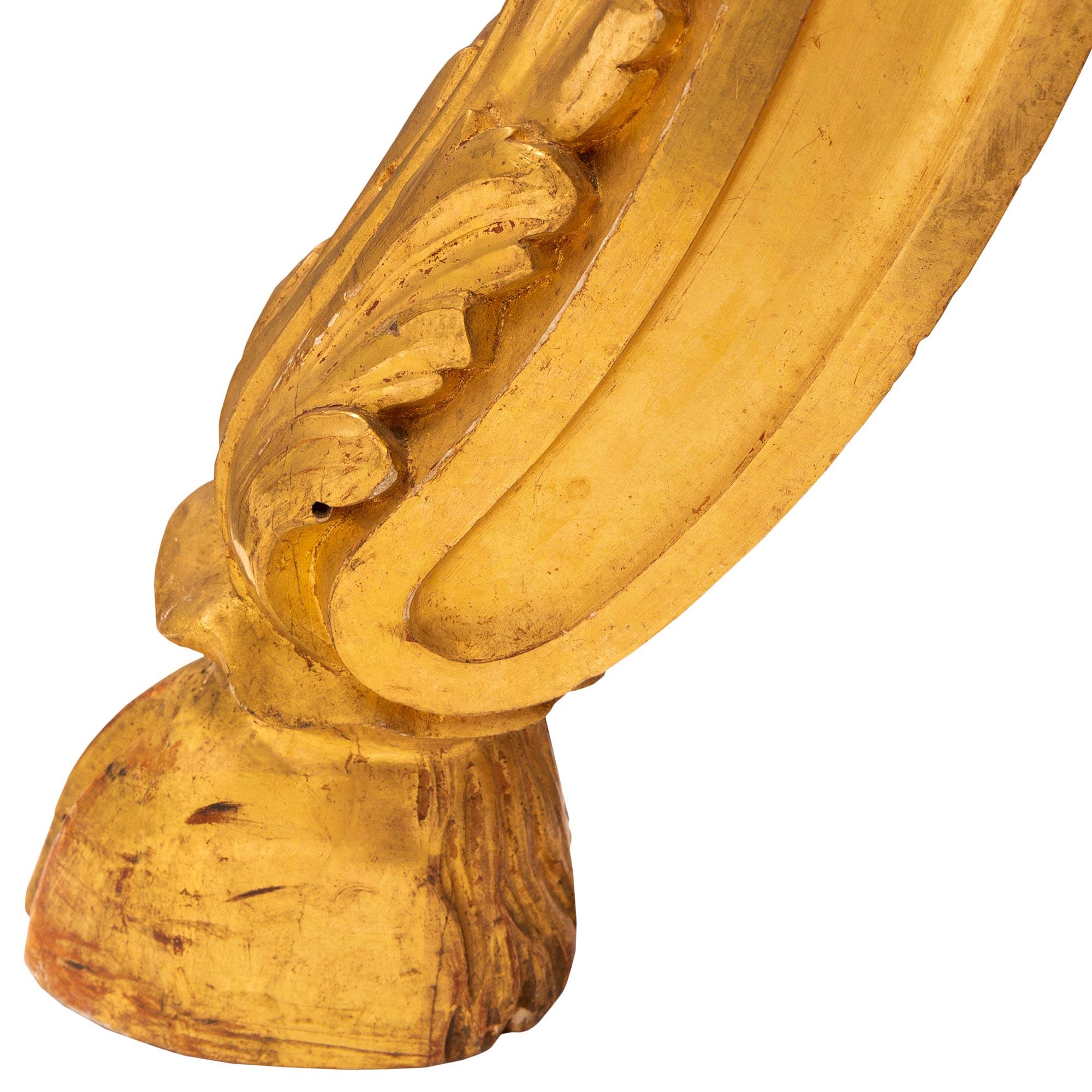 Table centrale italienne du 19ème siècle en bois doré et marbre Giallo Reale en vente 6