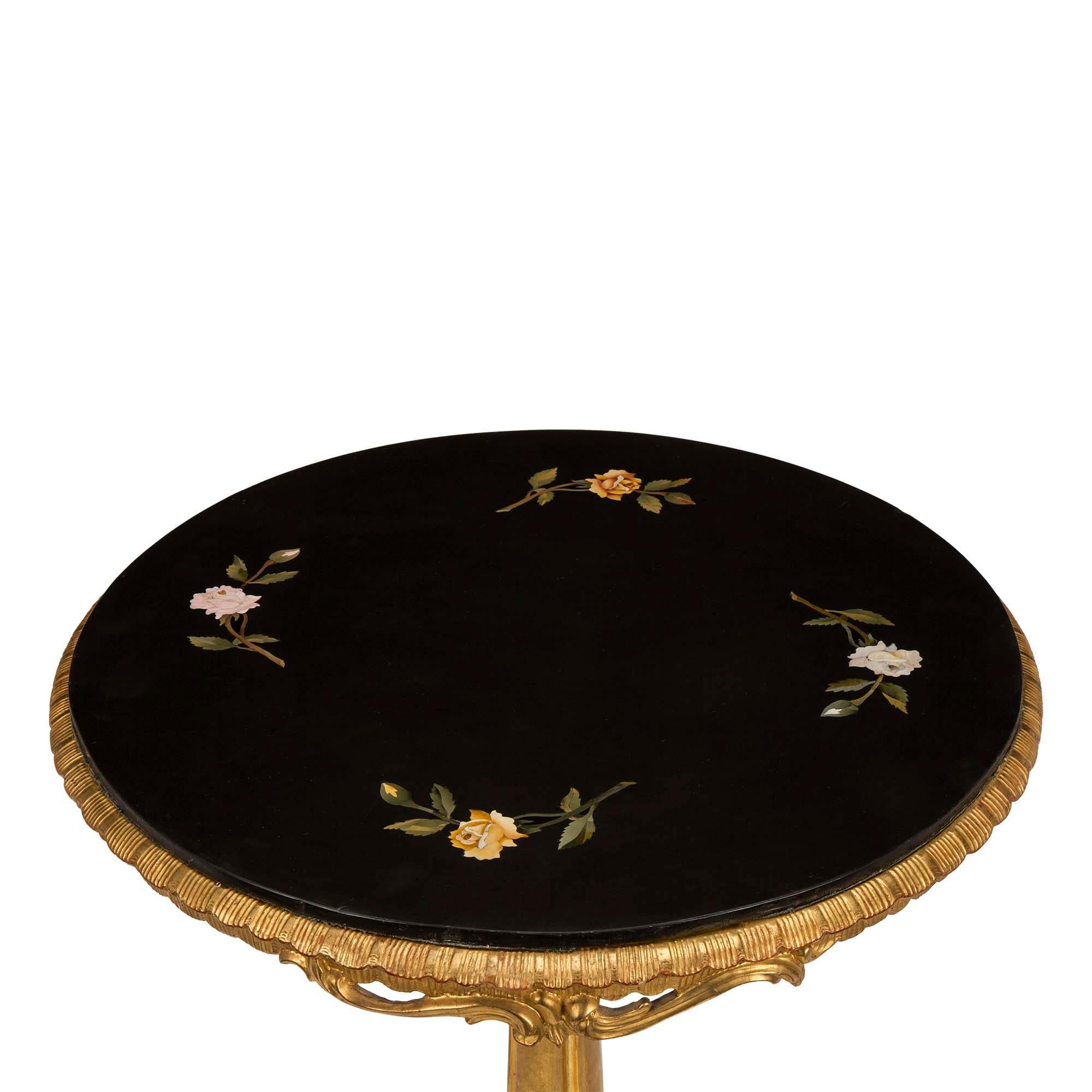 Table d'appoint italienne du 19ème siècle en bois doré et marbre Pietra Dura Bon état - En vente à West Palm Beach, FL