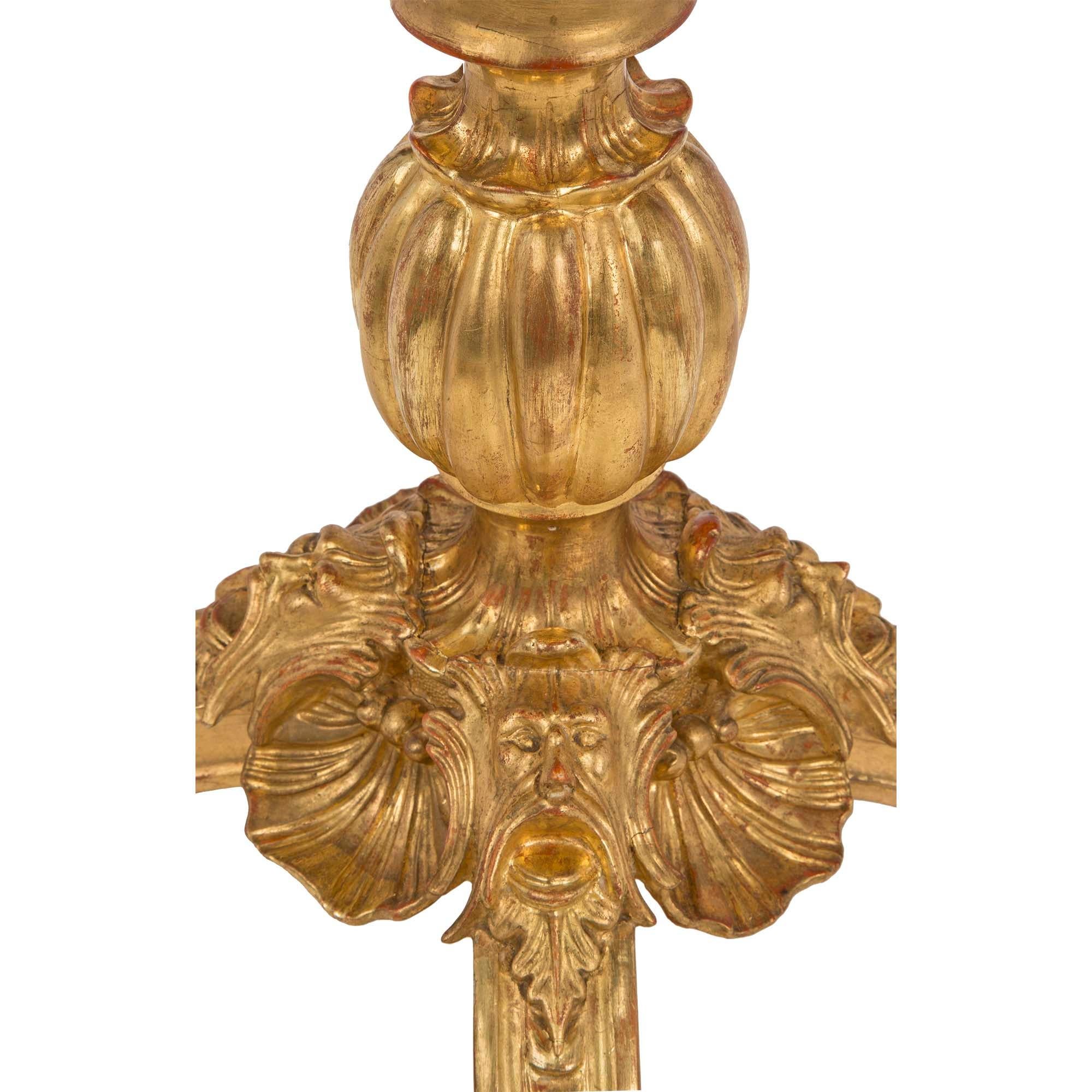 Table d'appoint italienne du 19ème siècle en bois doré et marbre Pietra Dura en vente 1