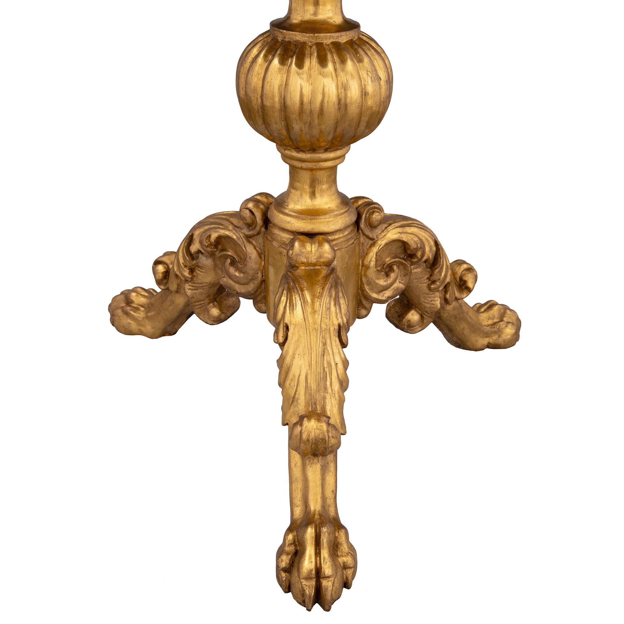 Table d'appoint italienne du 19ème siècle en bois doré et marbre Pietra Dura en vente 3
