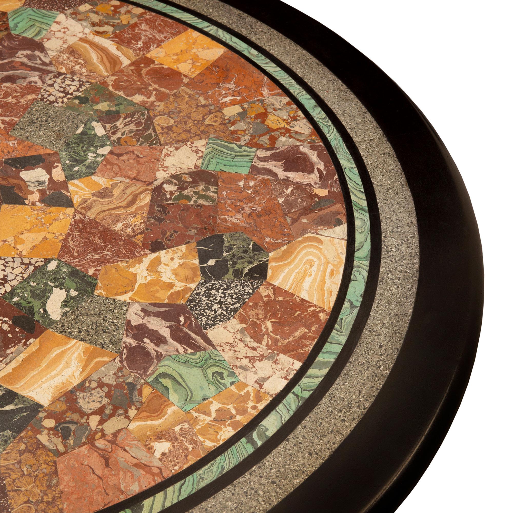 Italienischer Beistelltisch aus Giltwood und Marmor aus dem 19. (19. Jahrhundert) im Angebot