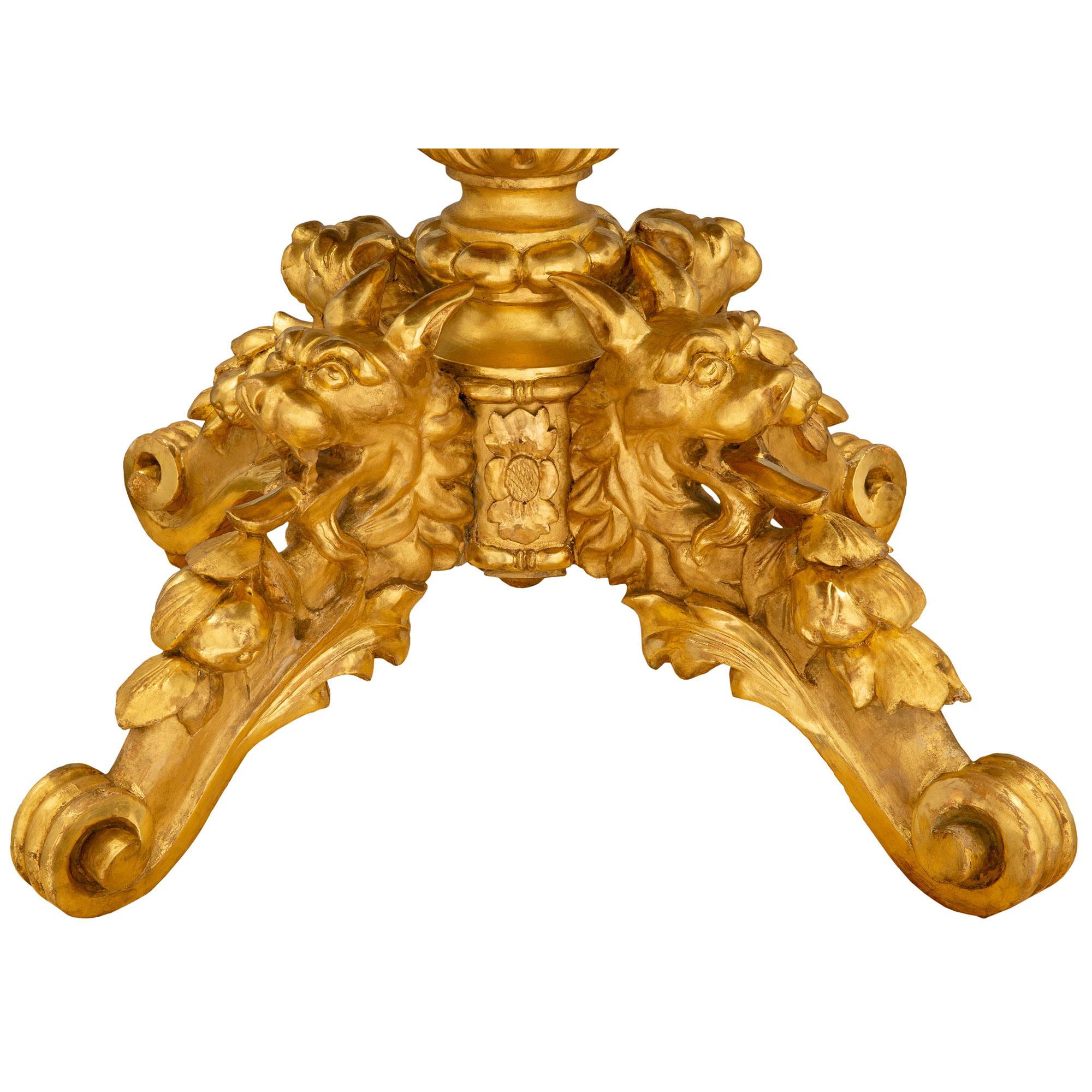 Italienischer Beistelltisch aus Giltwood und Marmor aus dem 19. im Angebot 3