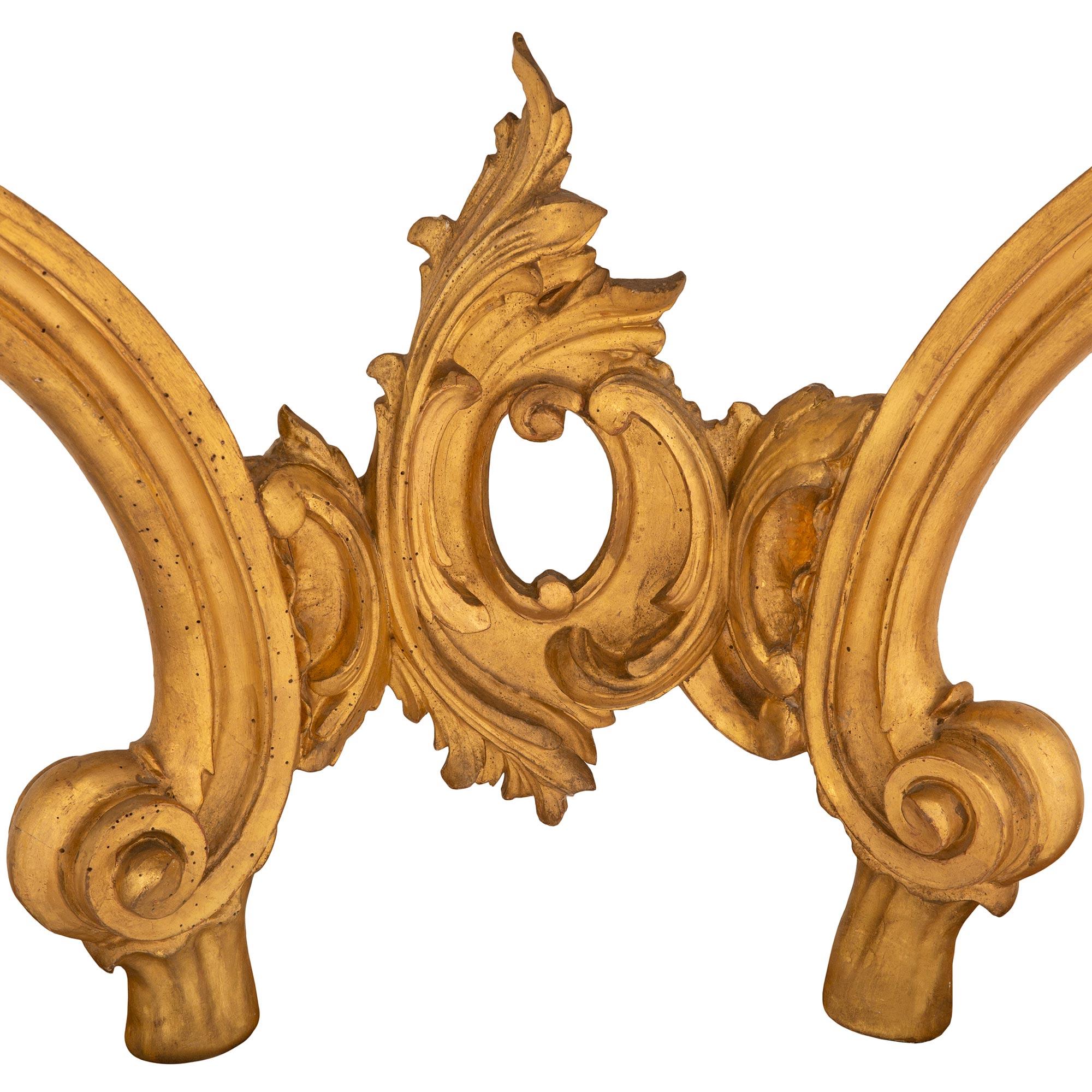Italienische Konsole und Spiegel aus vergoldetem Holz aus dem 19. Jahrhundert im Angebot 8