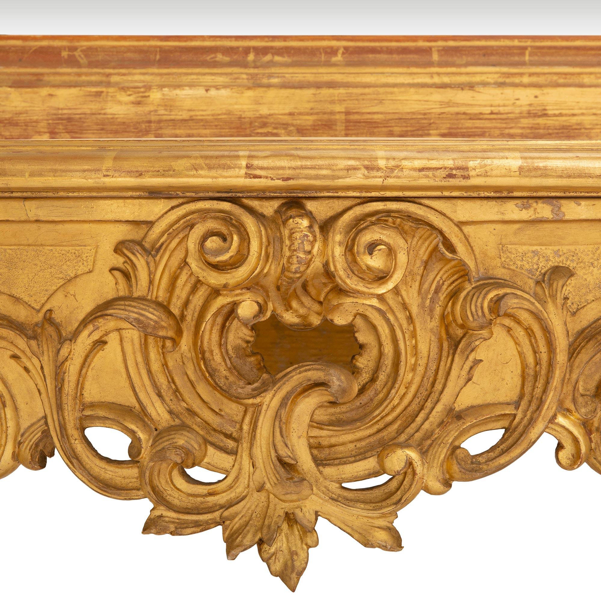 Italienische Konsole und Spiegel aus vergoldetem Holz aus dem 19. Jahrhundert im Angebot 6