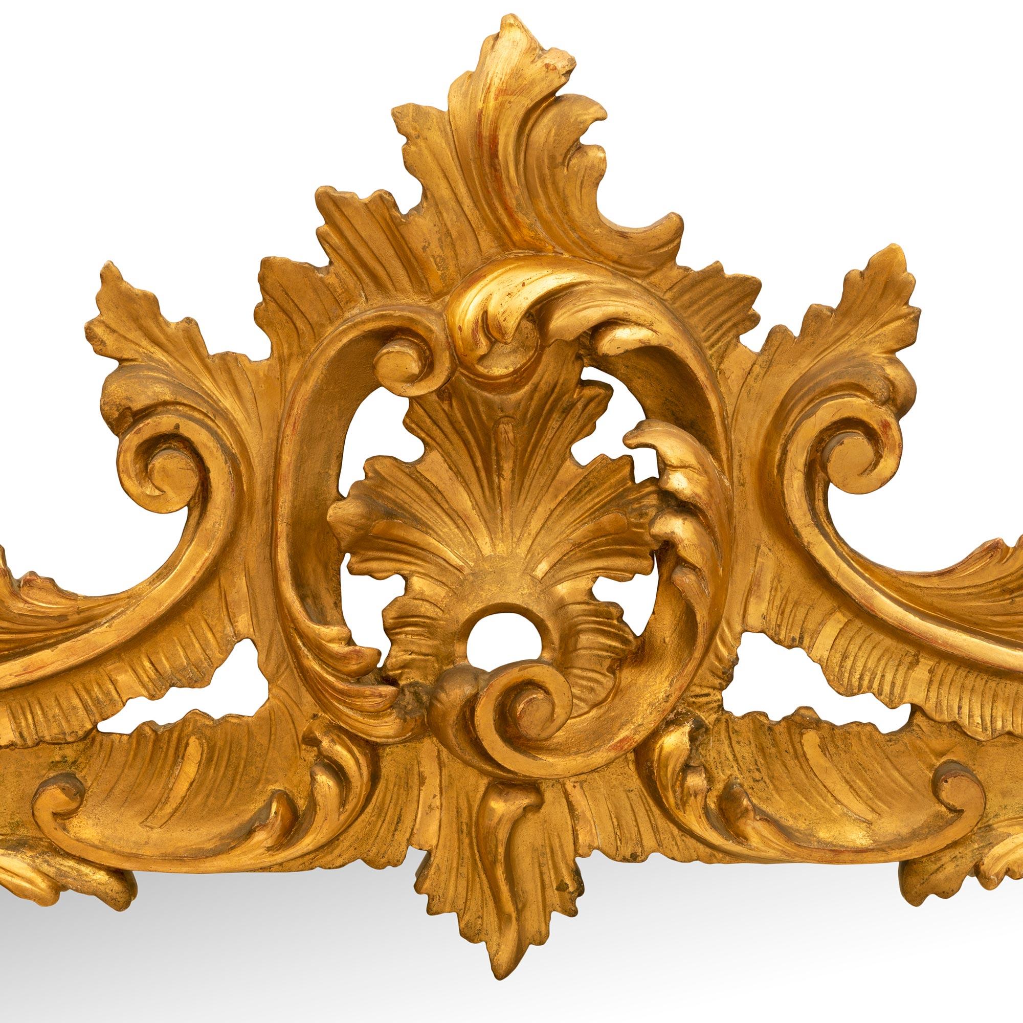 Miroir italien en bois doré du XIXe siècle en vente 2