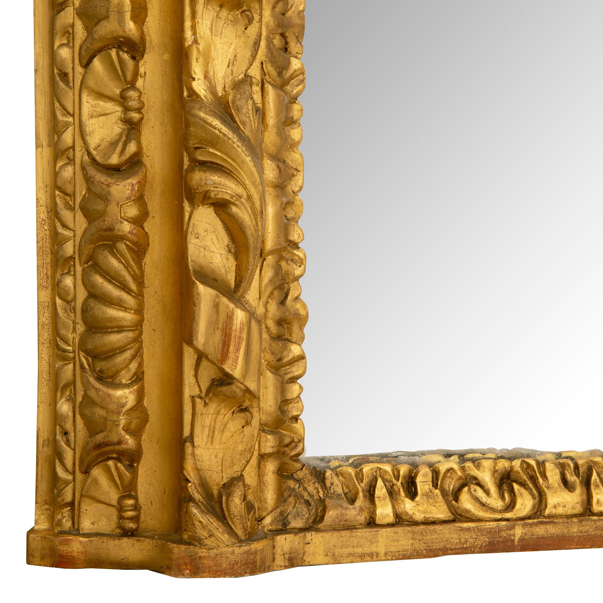 Miroir italien en bois doré du XIXe siècle en vente 2