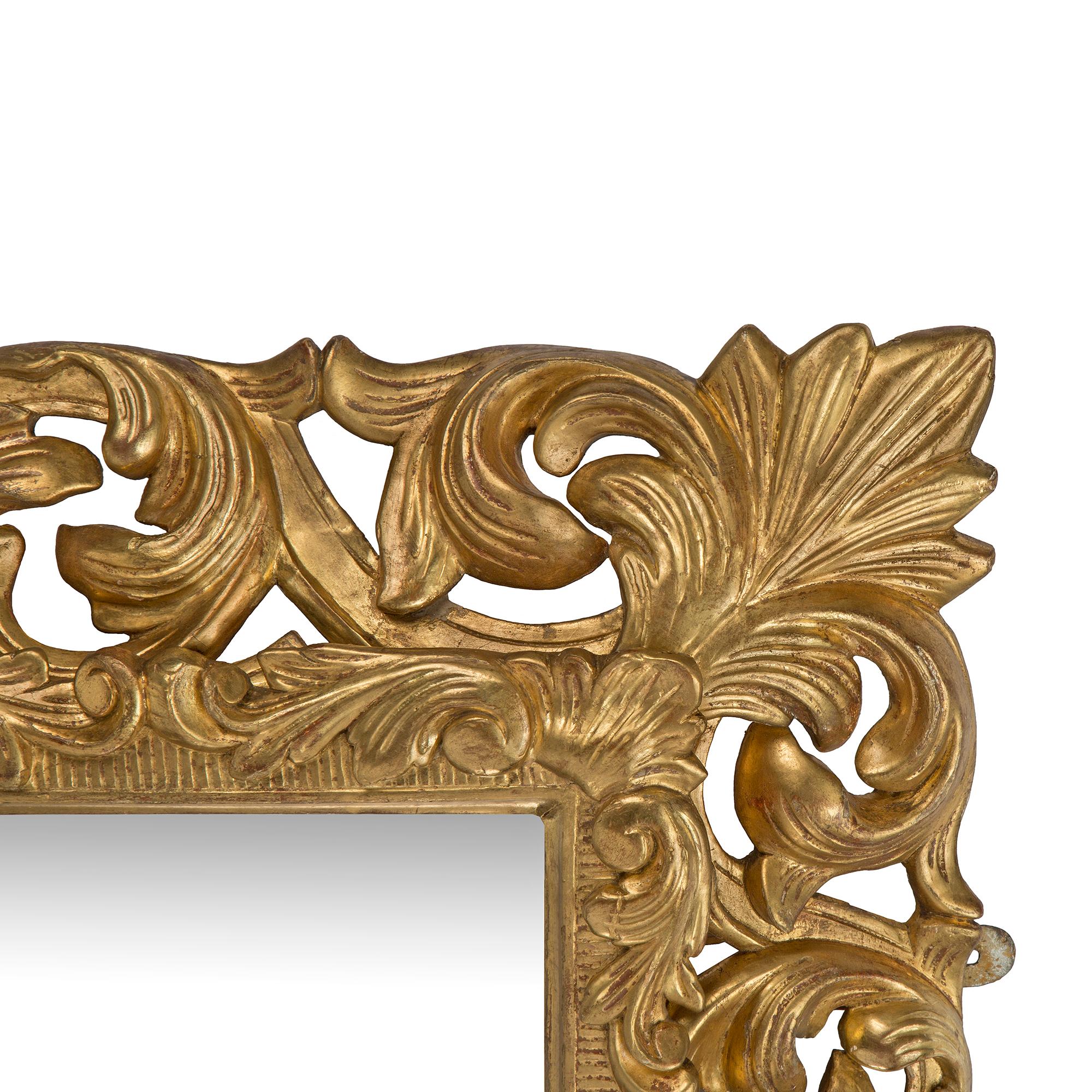 Miroir italien du 19ème siècle en bois doré de Florence en vente 1