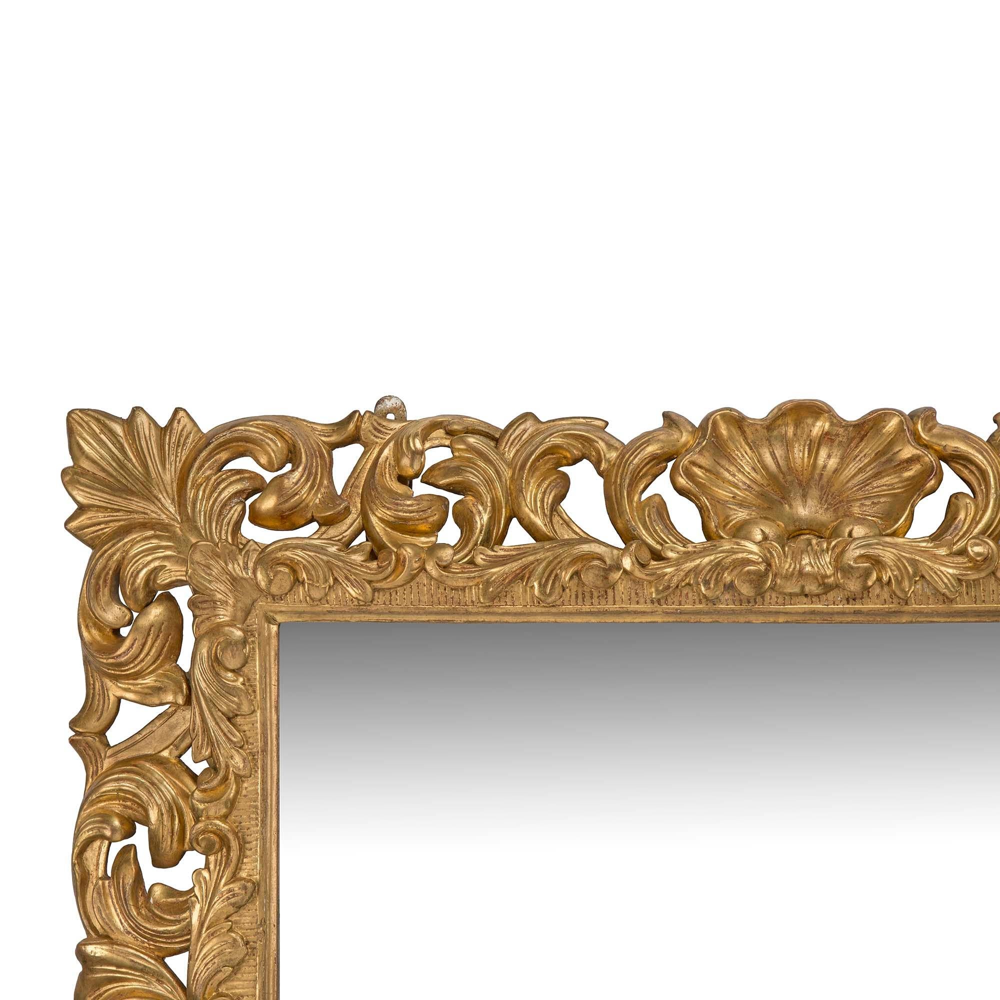 Miroir italien du 19ème siècle en bois doré de Florence en vente 3