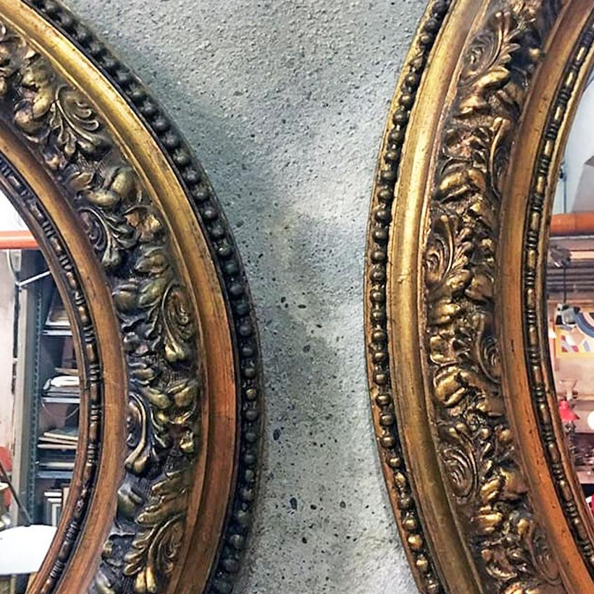 Italian 19th century glided oval mirrors with gold leaf, 1900s
Pair of gilded oval mirrors with gold leaf.
Dating back to the 19th century.

Very good condition.

Measures 80 x 12 × 65 cm.
