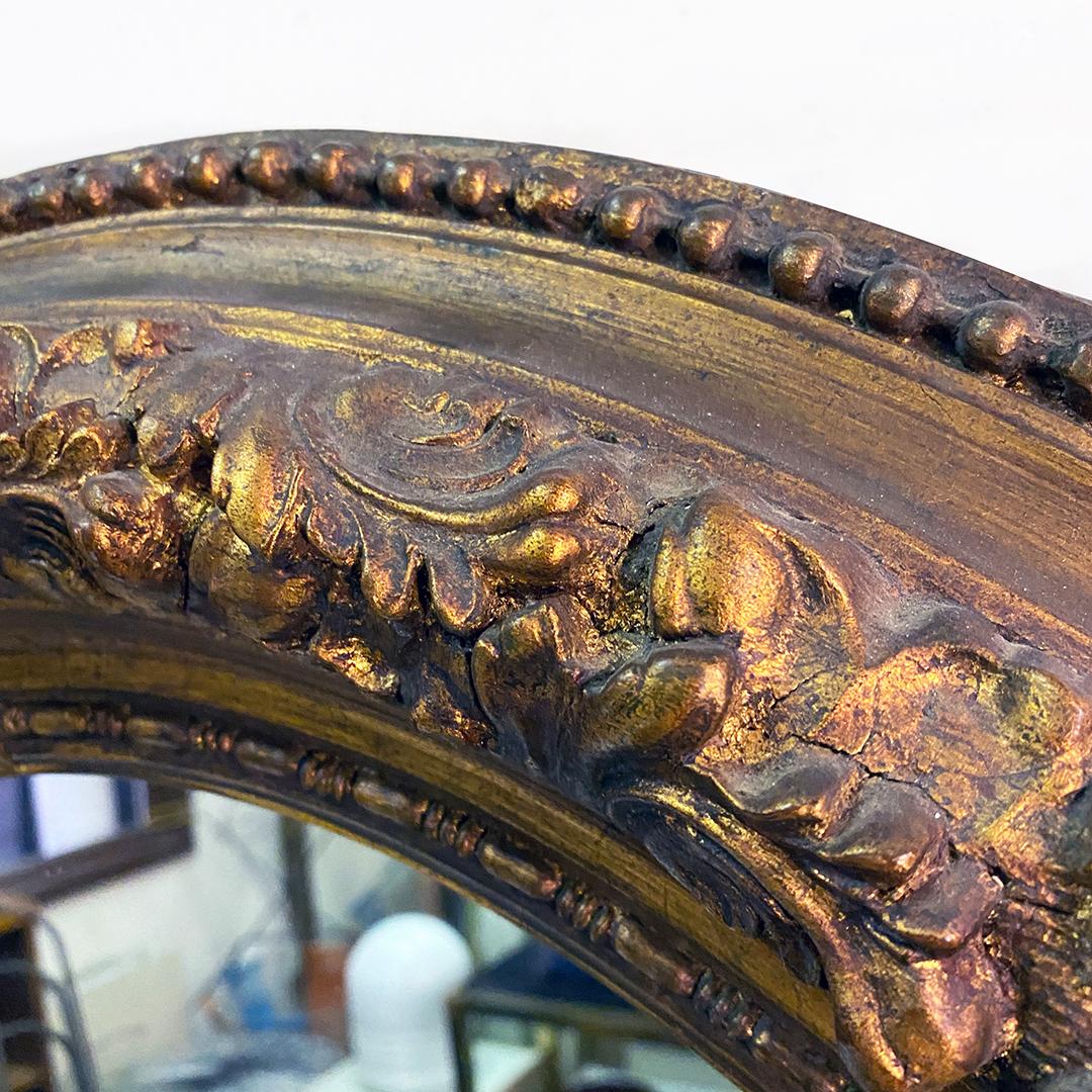 Baroque Revival Italian 19th Century Glided Oval Mirrors with Gold Leaf, 1900s For Sale