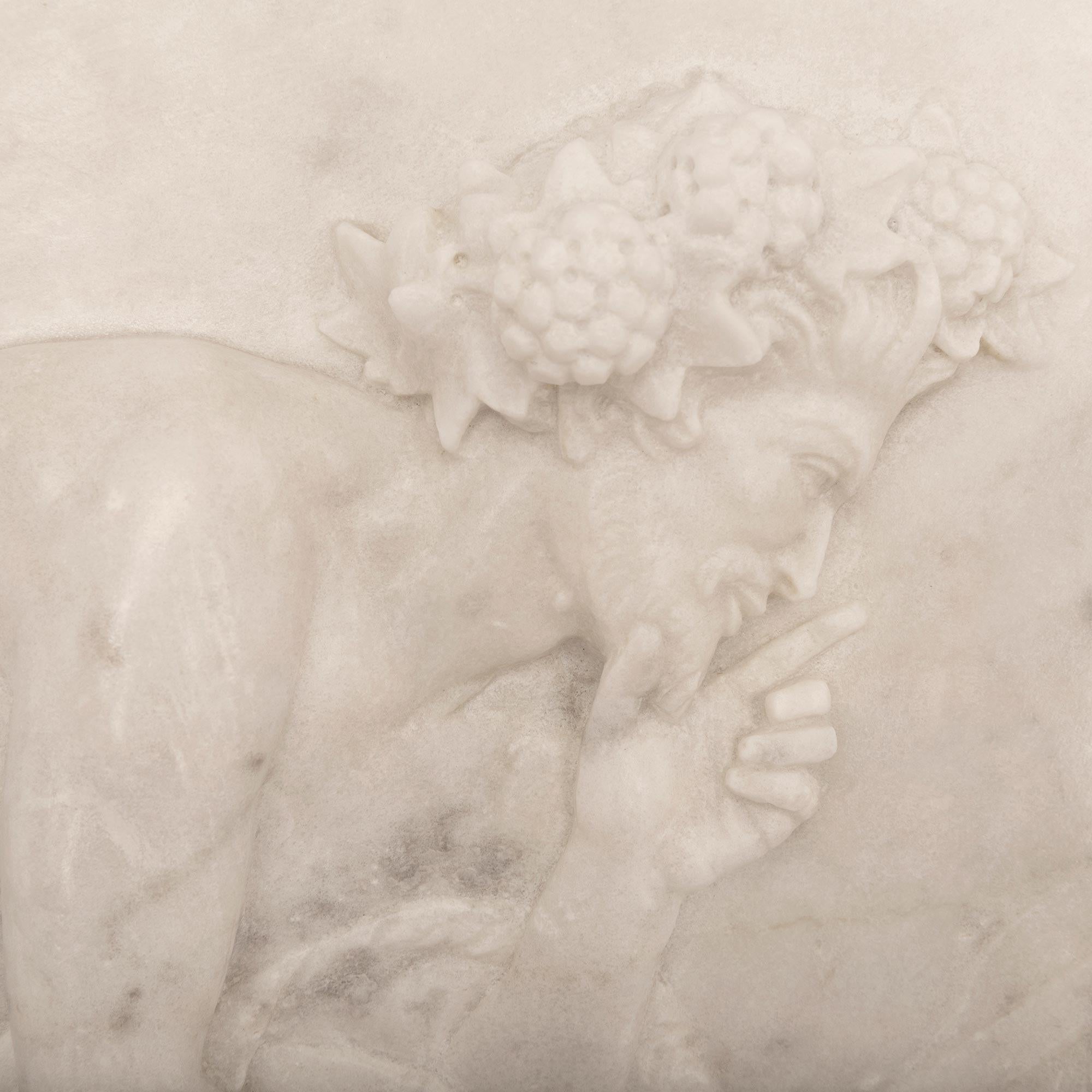 Dekorative italienische Marmor-Wandtafel aus der Grand Tour-Periode des 19. Jahrhunderts (Italienisch) im Angebot