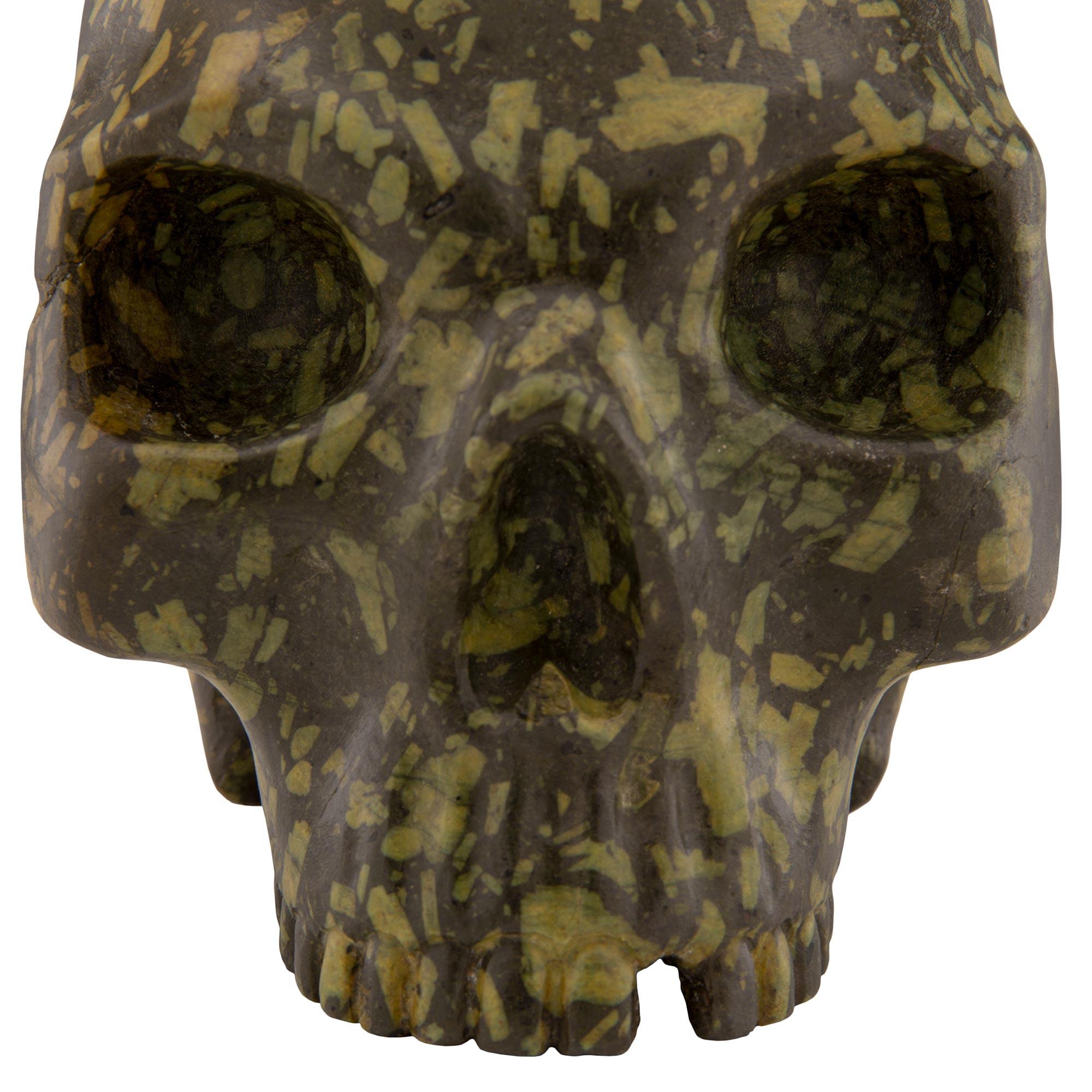 Italian 19th Century Green Porphyry Skull Statue/Paperweight For Sale 1