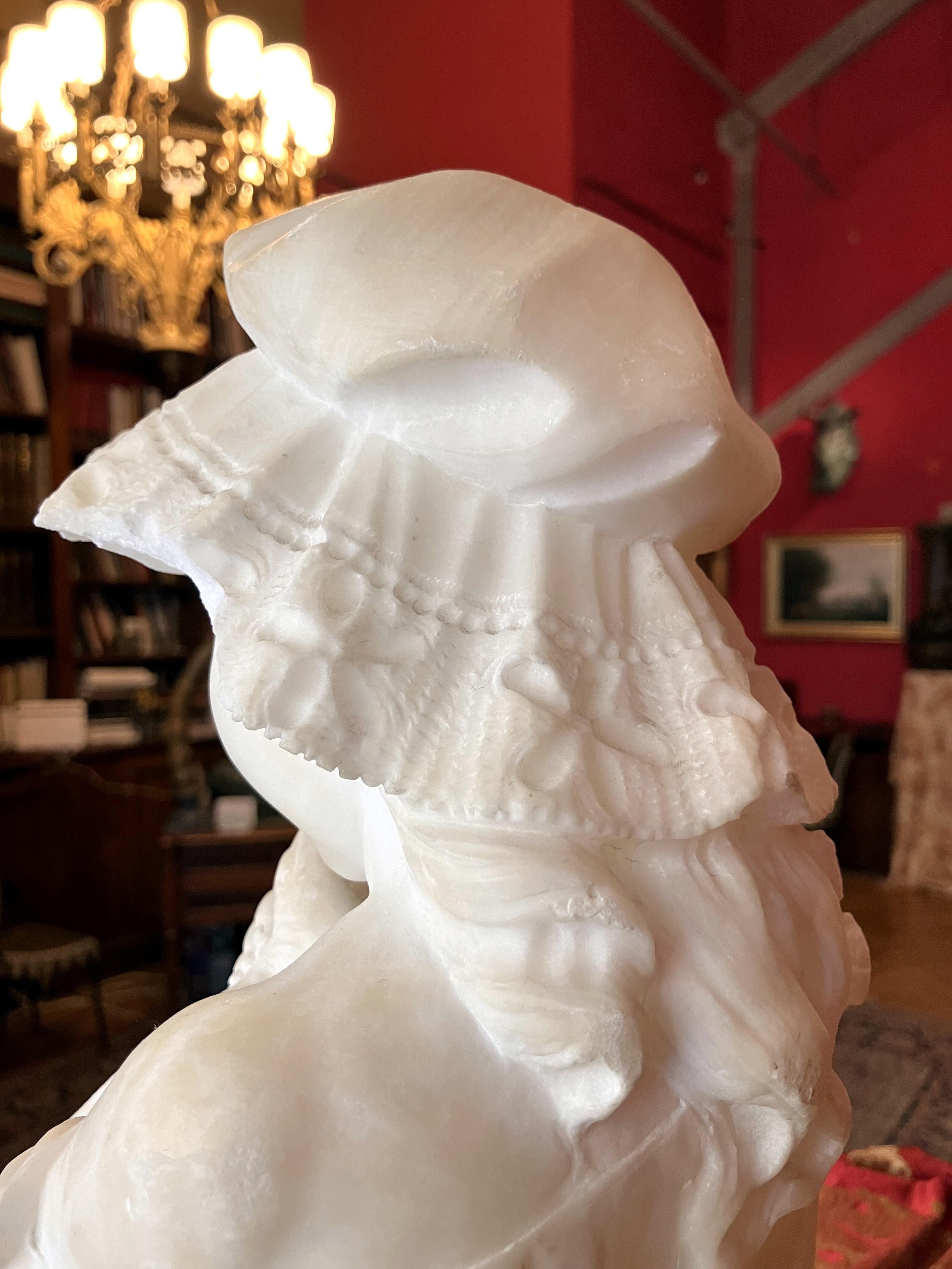 Italian 19th Century Hand Carved Alabaster Bust Sculpture of a Young Girl Holdin In Good Condition For Sale In Firenze, IT
