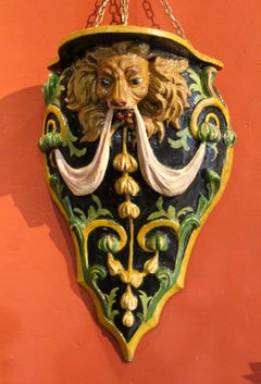 Consoles murales italiennes du 19ème siècle en bois sculpté et laqué à la main avec des têtes de lion