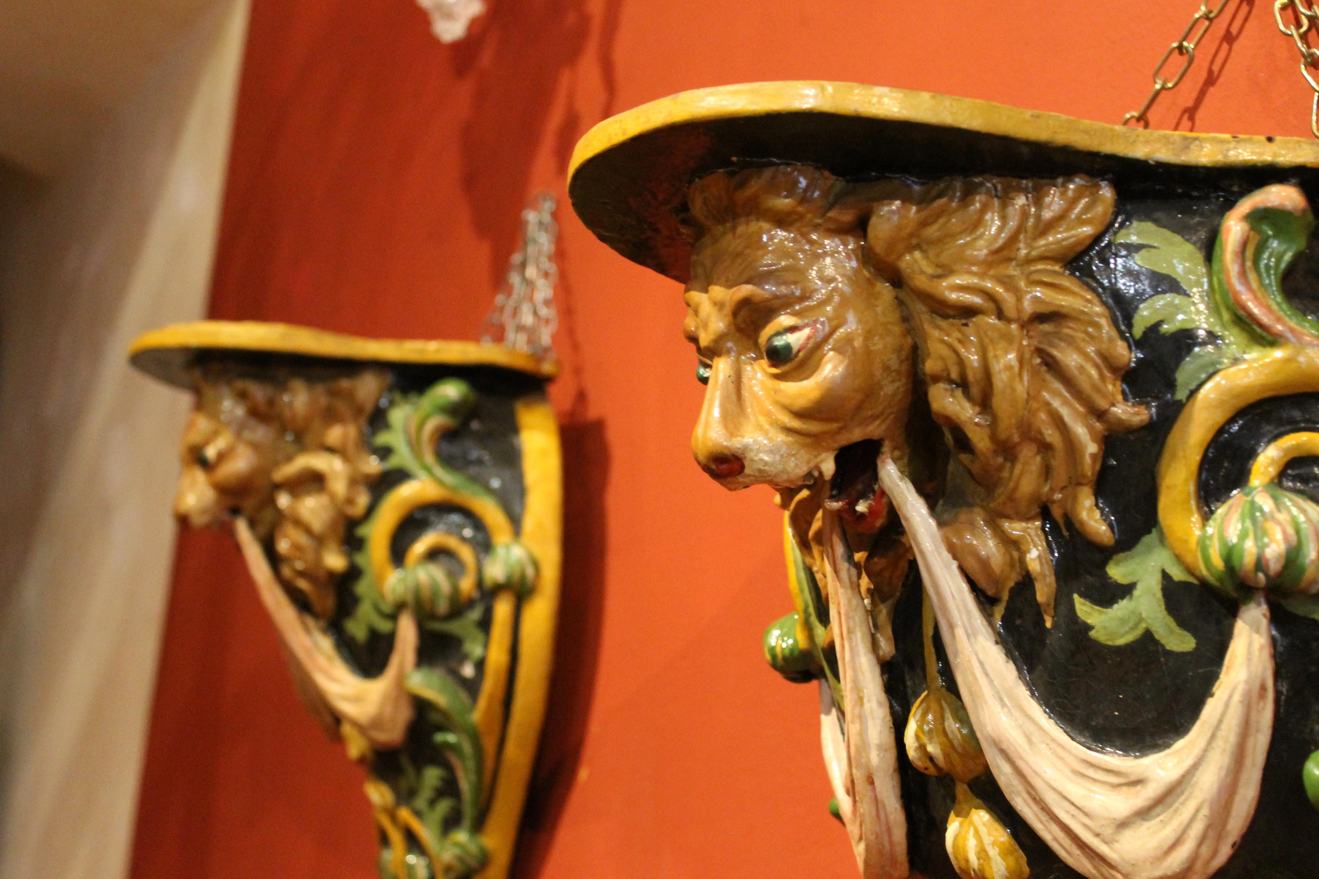 Italian 19th Century Hand Carved and Lacquer Wood Wall Brackets with Lion Heads In Good Condition In Firenze, IT