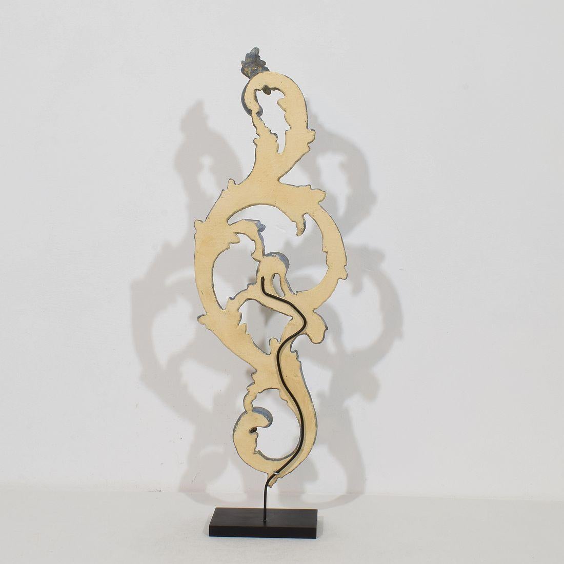Italian 19th Century  Hand Carved Giltwood Baroque Style Curl Ornament For Sale 1