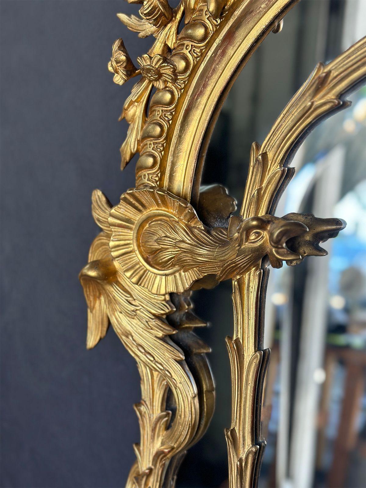 XIXe siècle Miroir italien du 19e siècle en bois doré sculpté à la main en vente